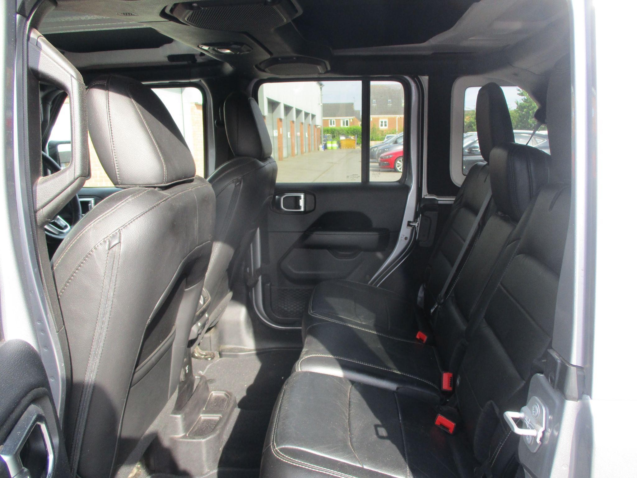 Jeep Wrangler Image 11