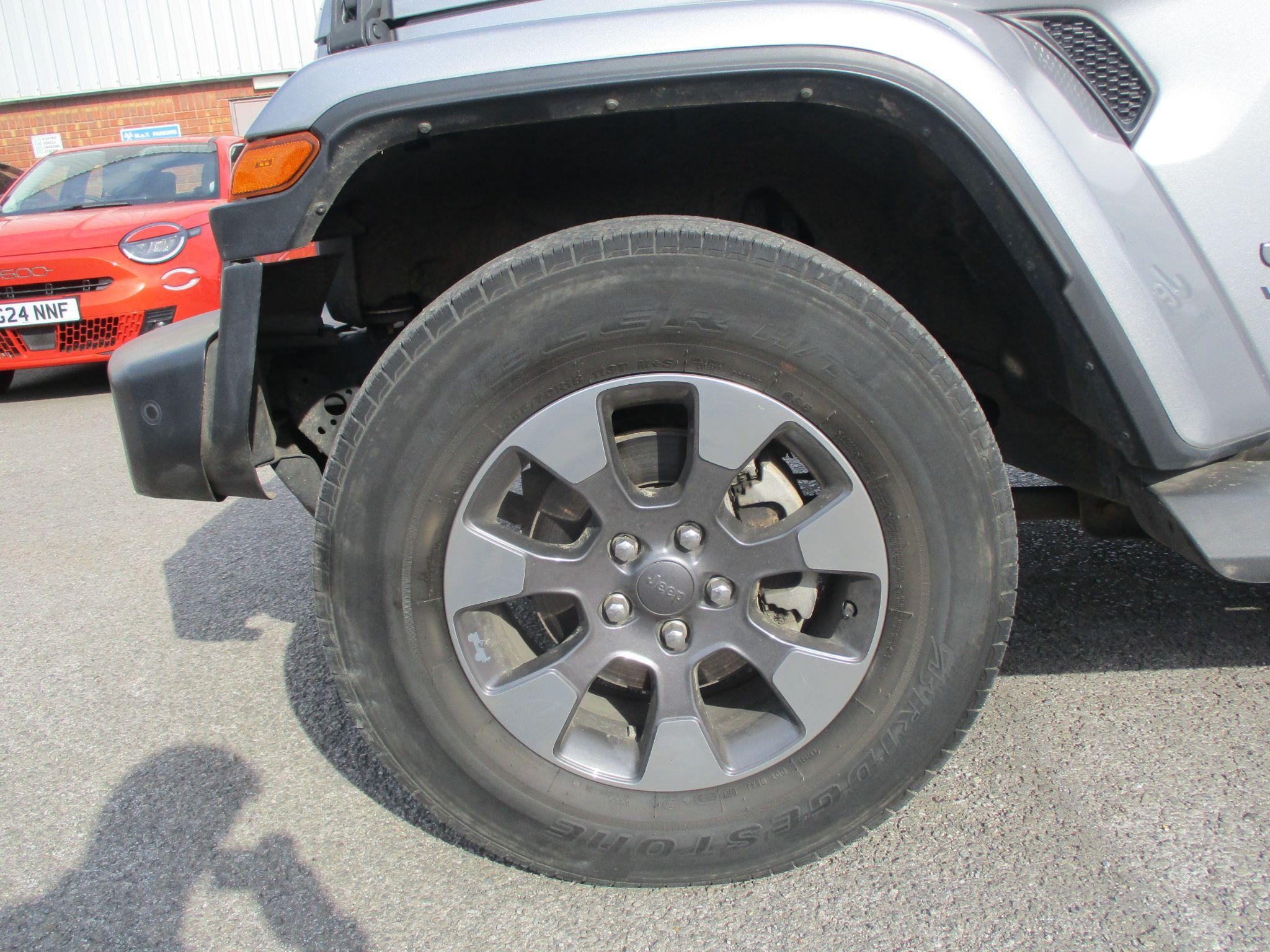 Jeep Wrangler Image 14