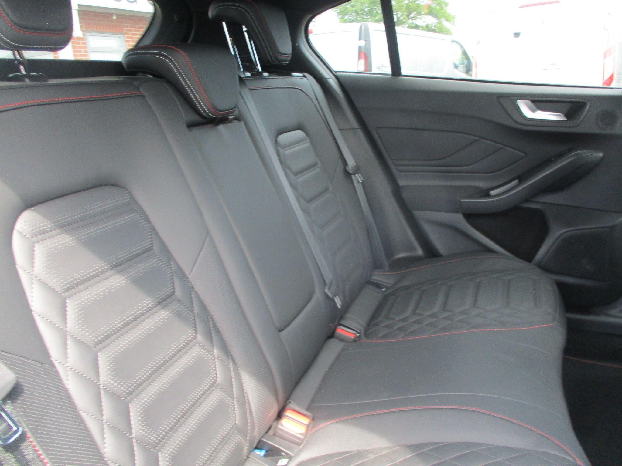 Ford Focus Image 19