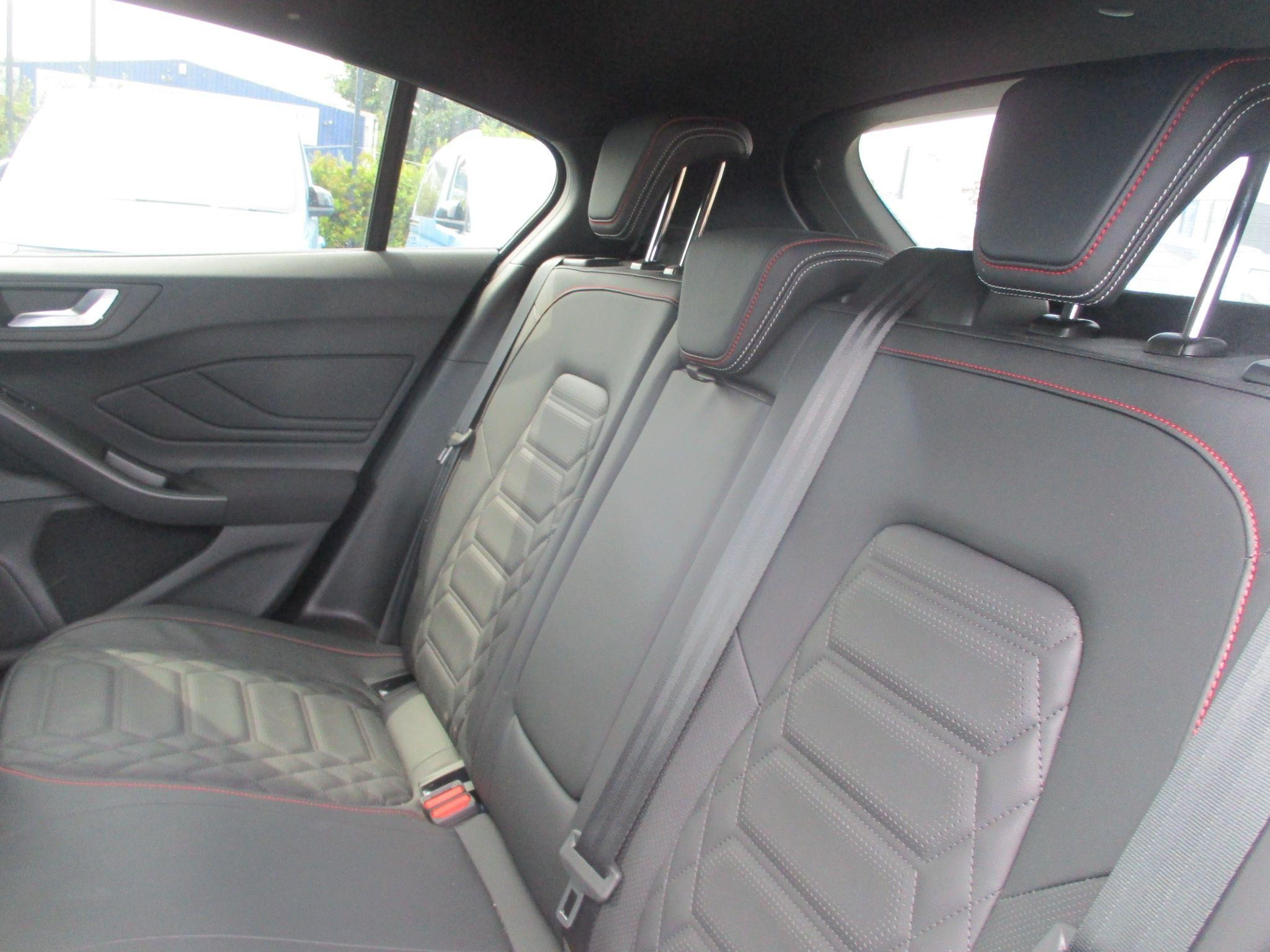 Ford Focus Image 21