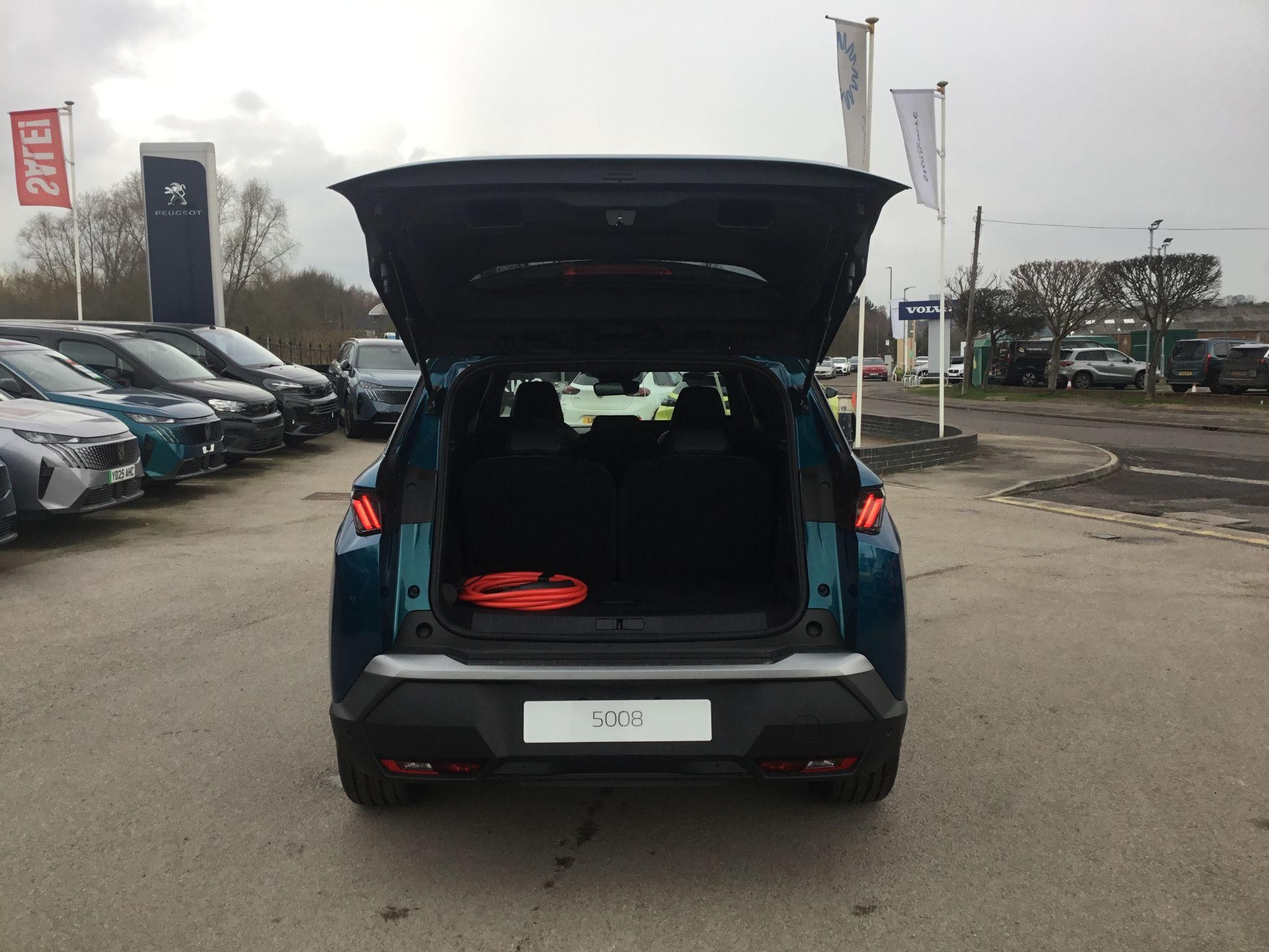 Peugeot E-5008 Image 9