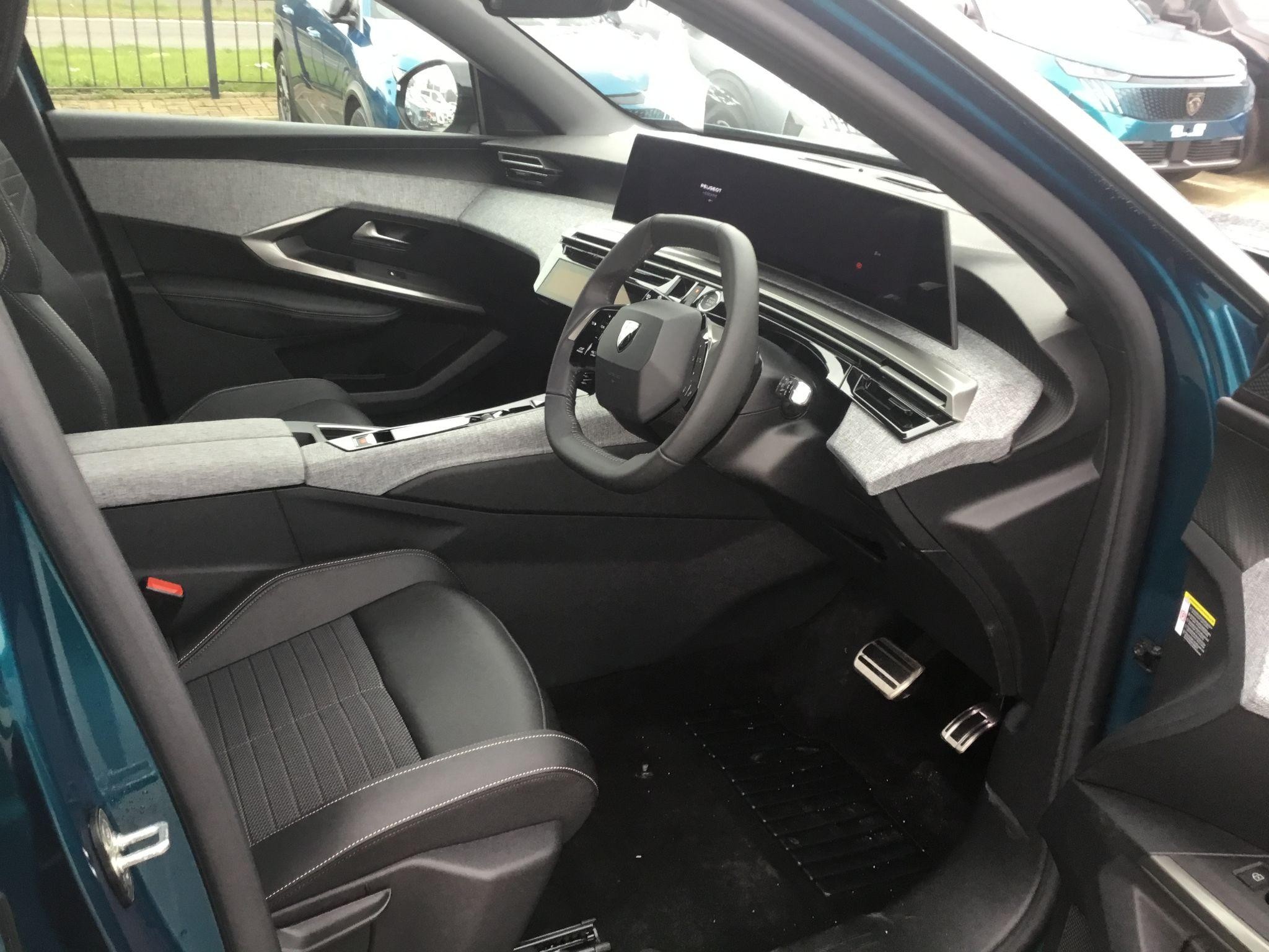Peugeot E-5008 Image 14