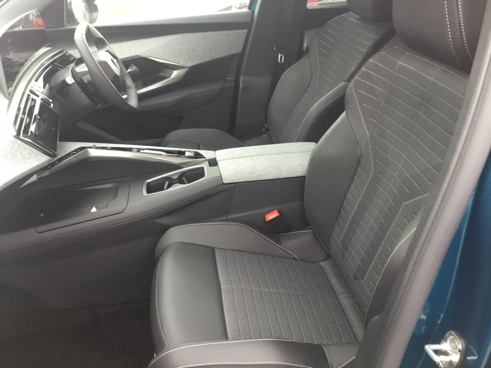 Peugeot E-5008 Image 16
