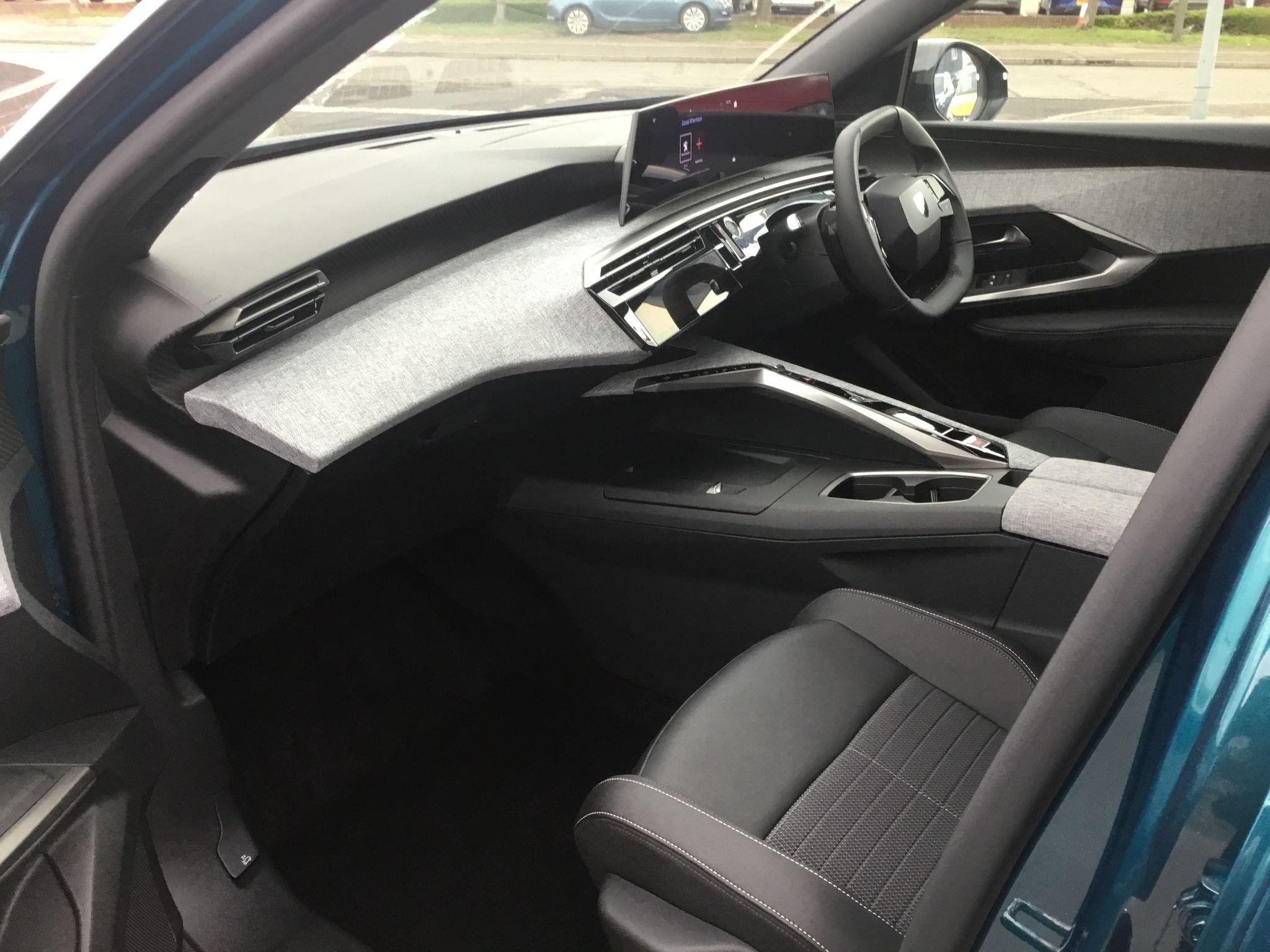 Peugeot E-5008 Image 17