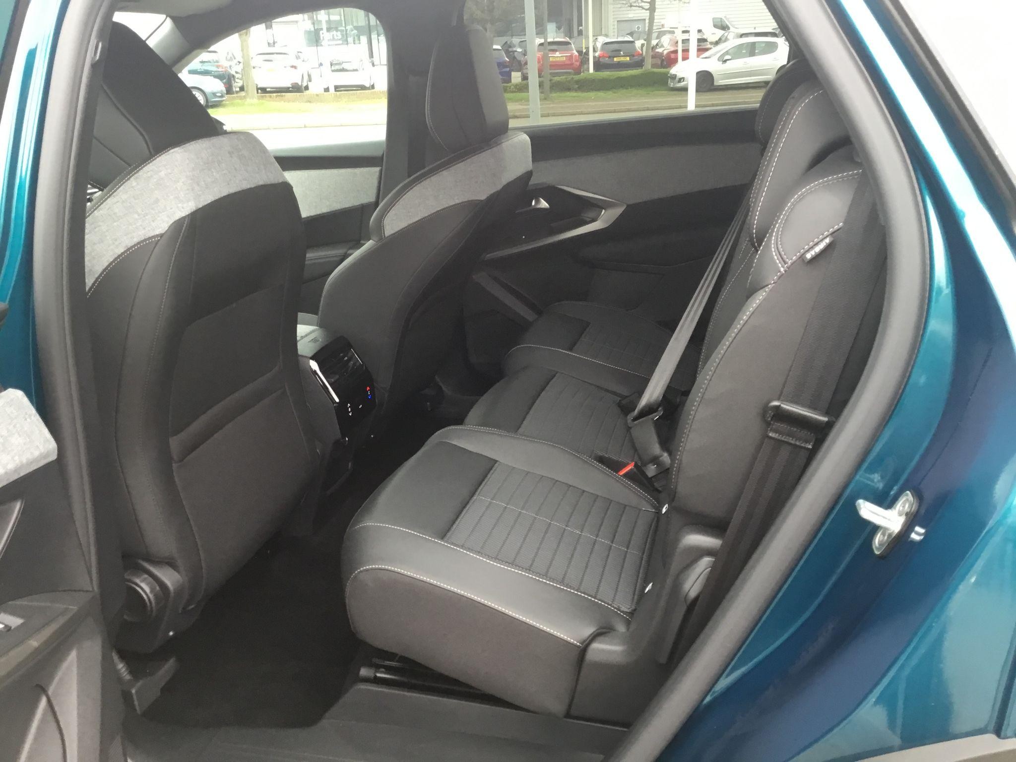 Peugeot E-5008 Image 18