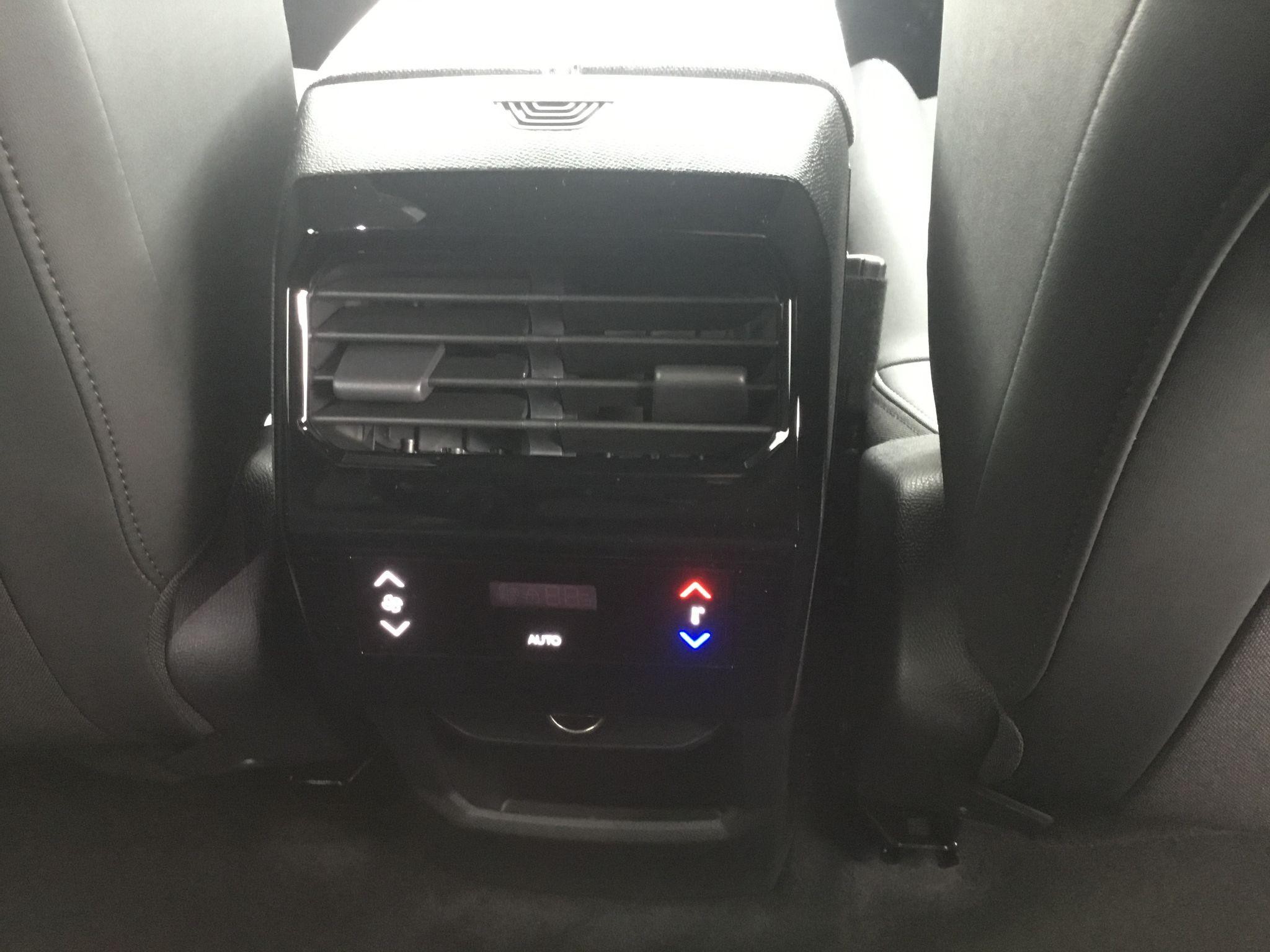 Peugeot E-5008 Image 21