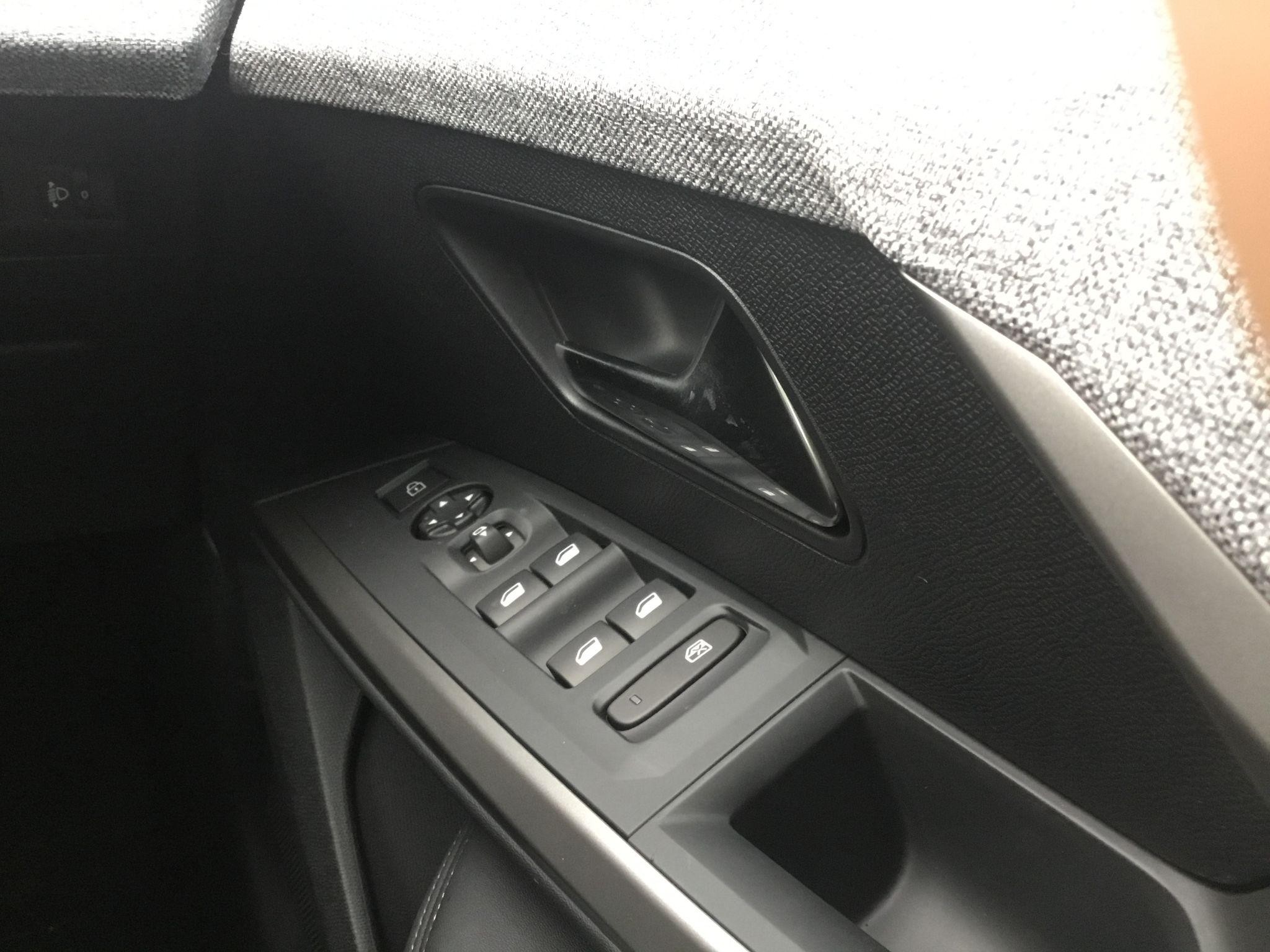 Peugeot E-5008 Image 29
