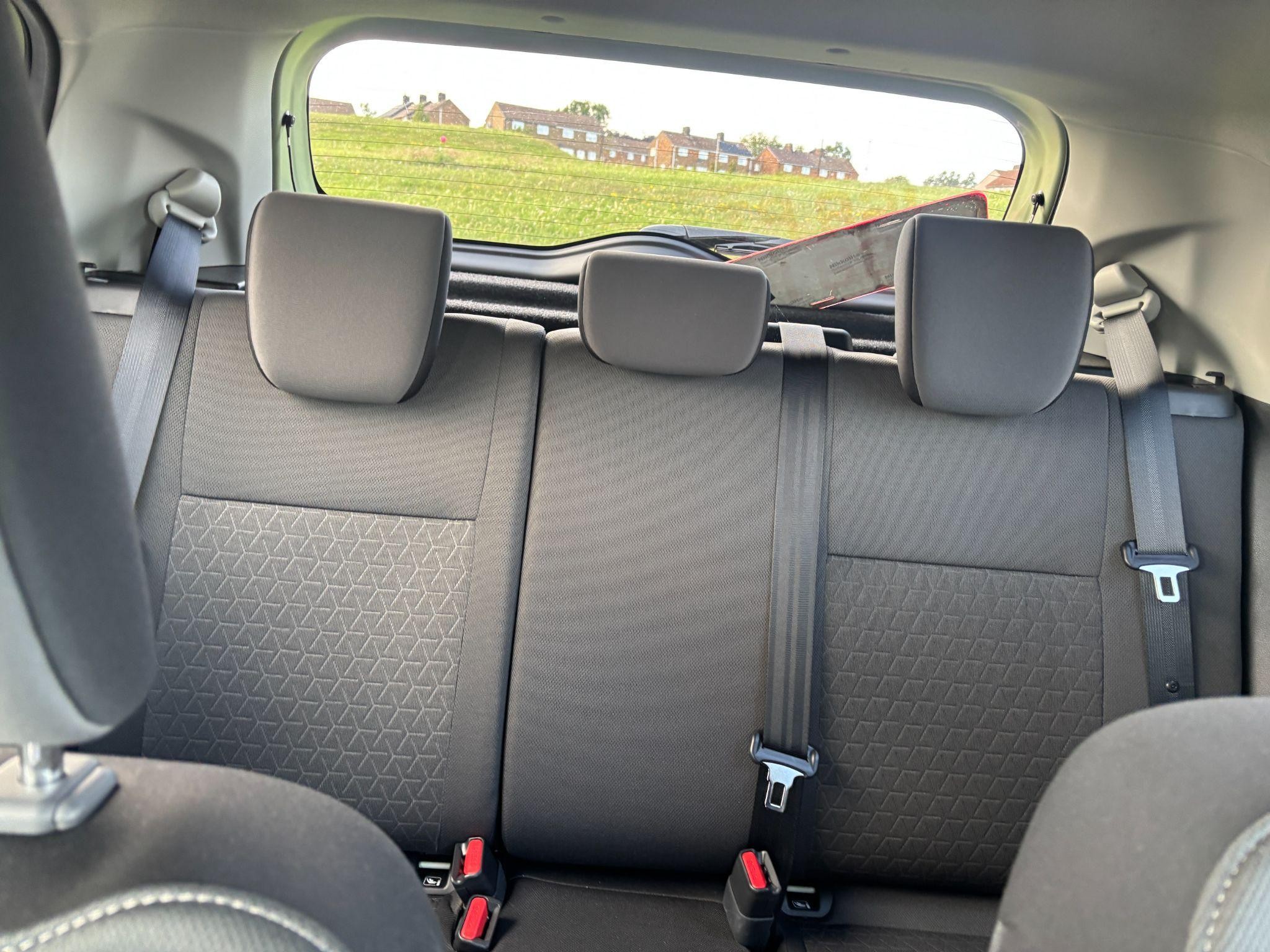 Suzuki Swift Image 21