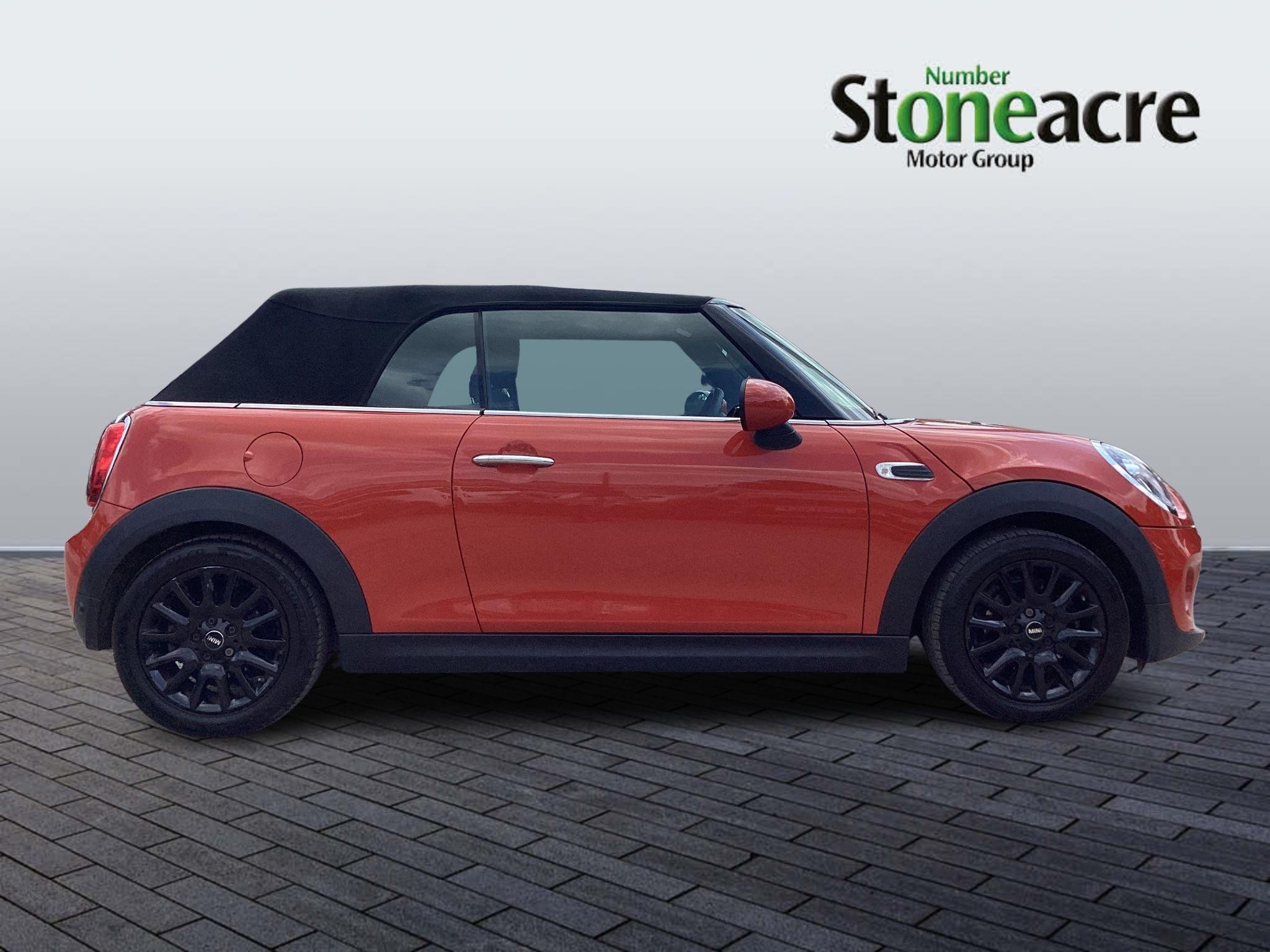 MINI Convertible Image 2