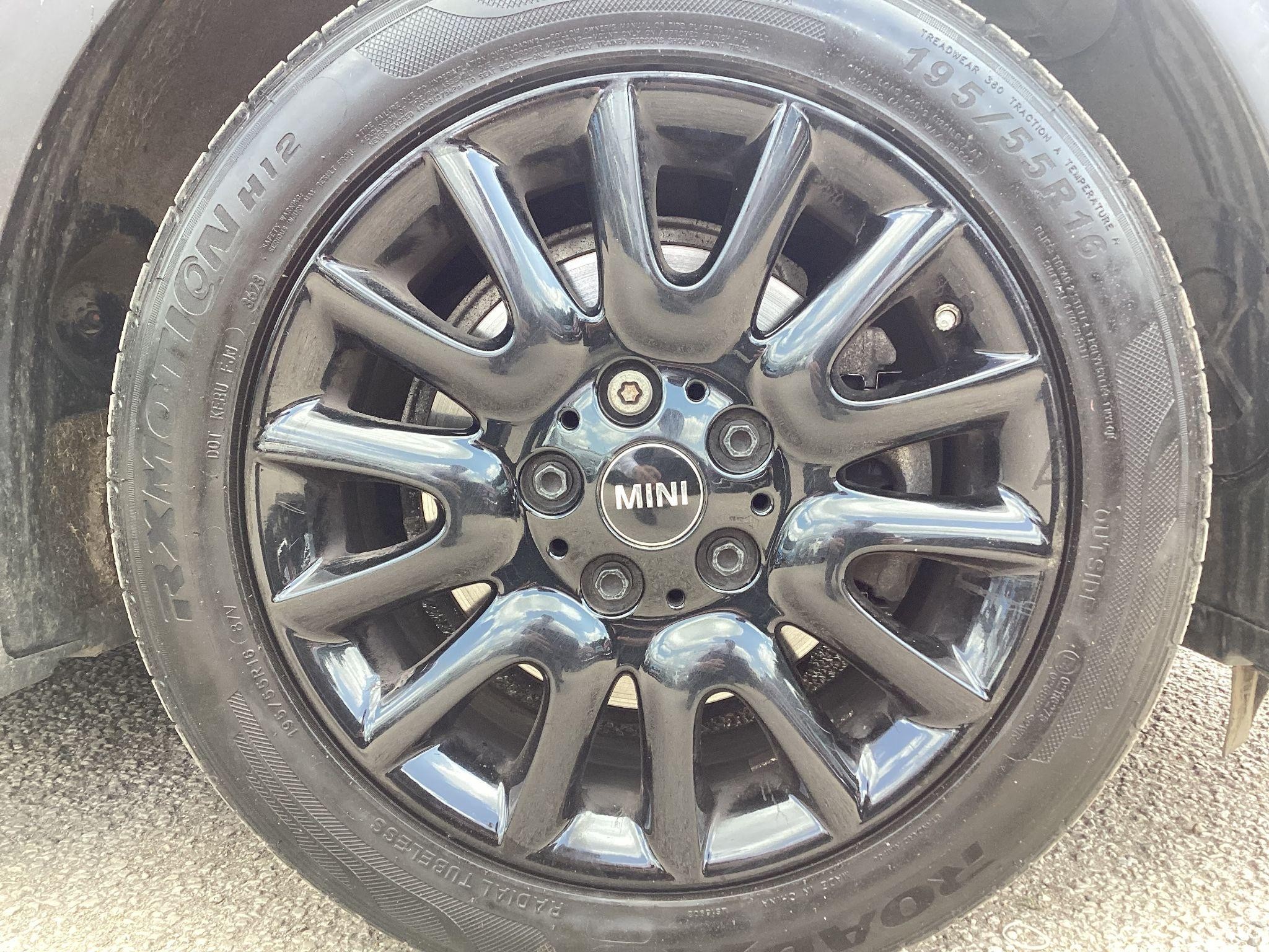 MINI Convertible Image 9