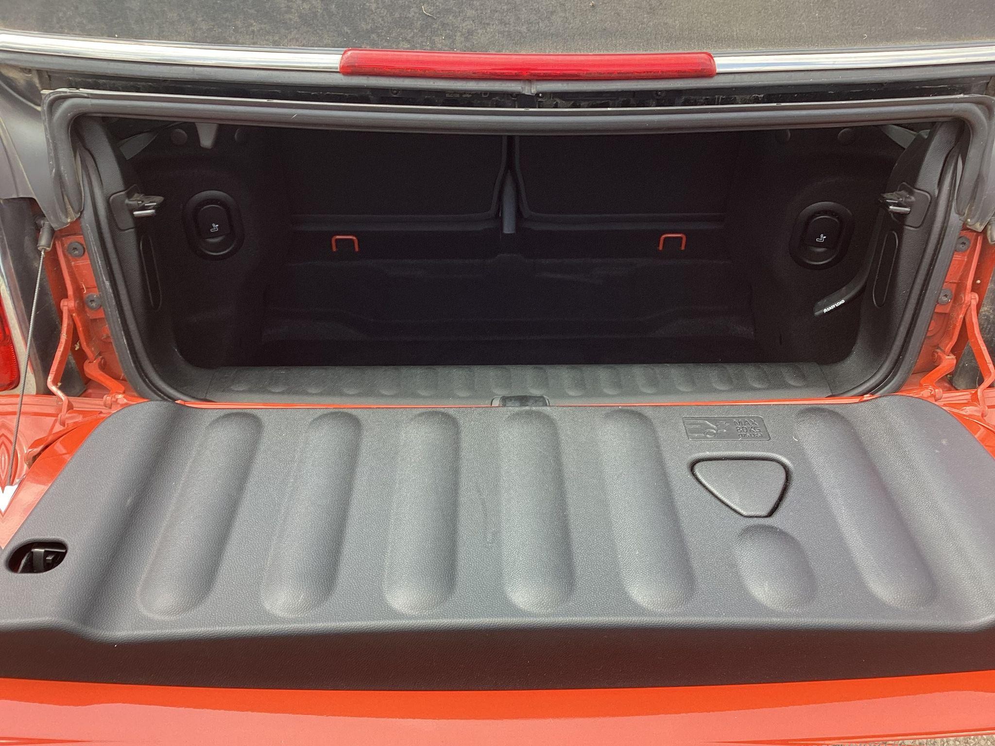 MINI Convertible Image 11