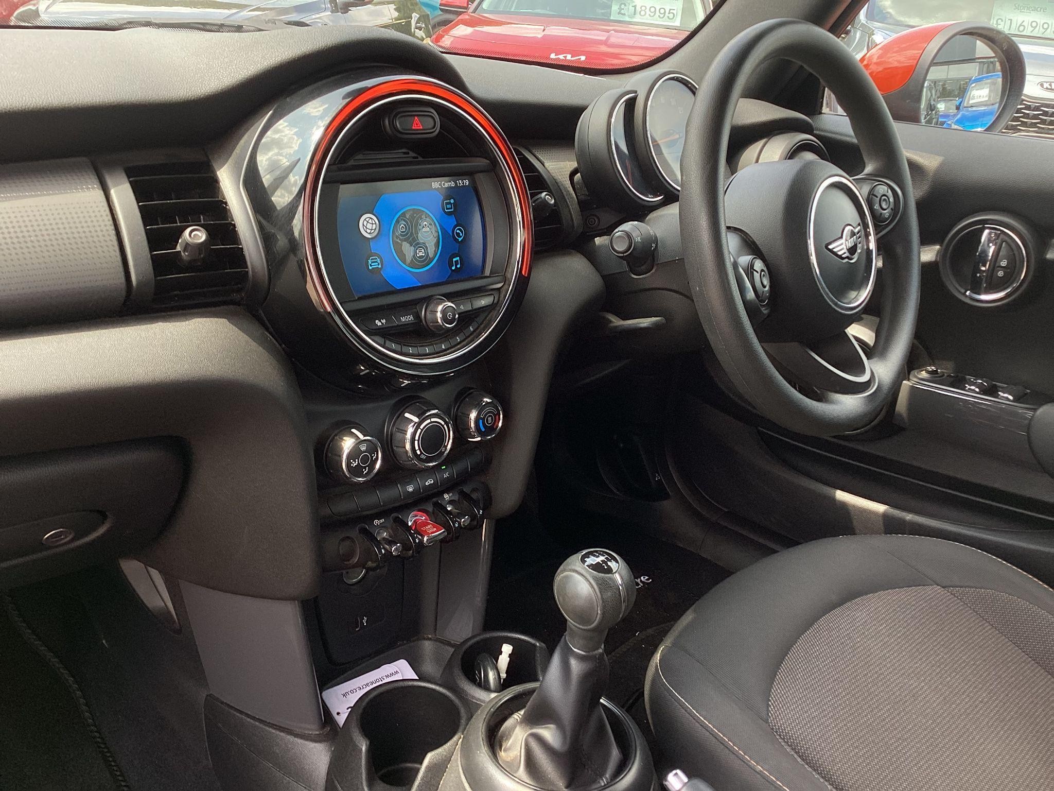 MINI Convertible Image 10