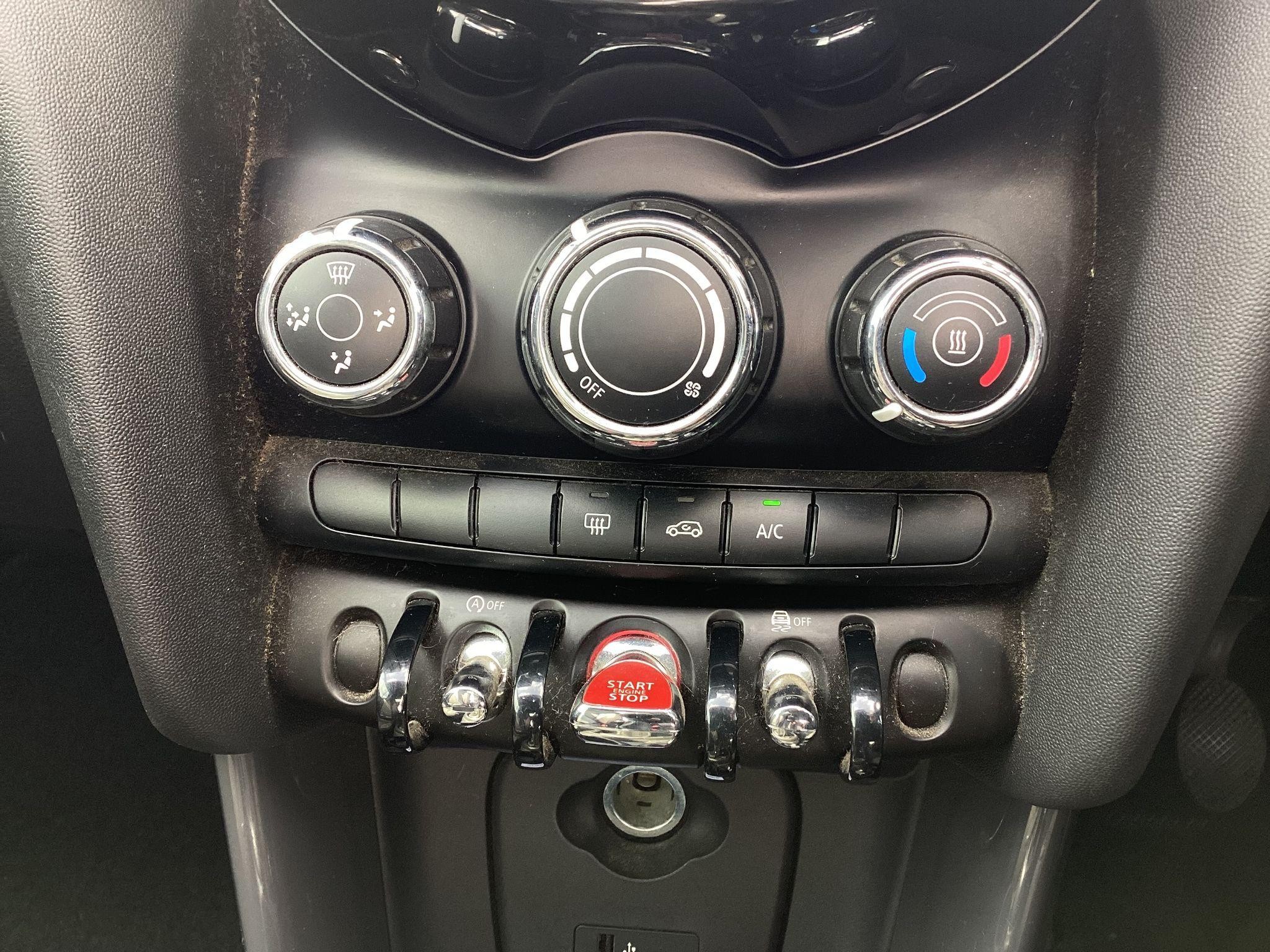MINI Convertible Image 18
