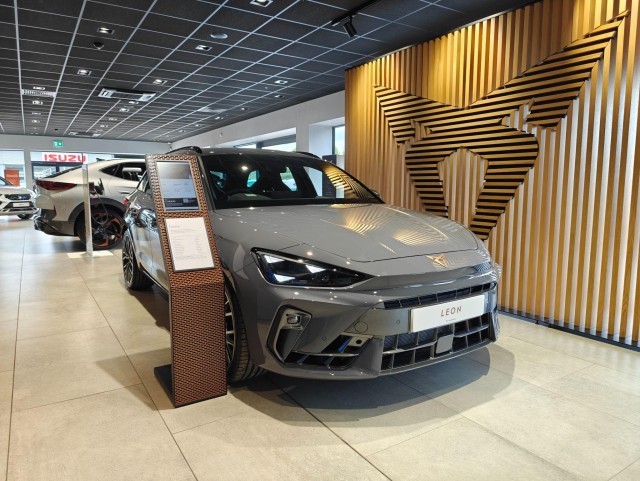 CUPRA Leon 2.0 TSI VZ2 DSG 4Drive Euro 6 (s/s) 5dr null Image 1