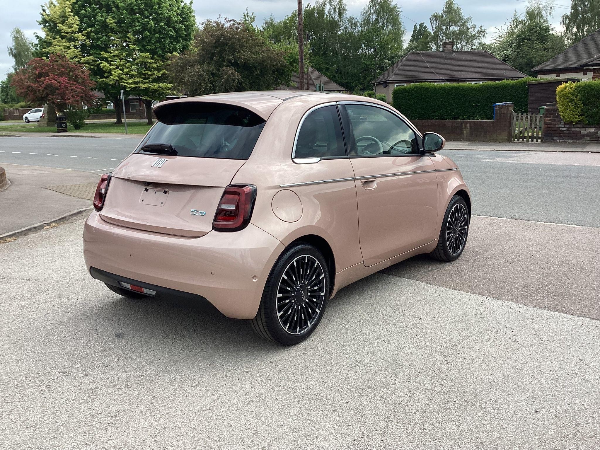 Fiat 500 Electric Image 3