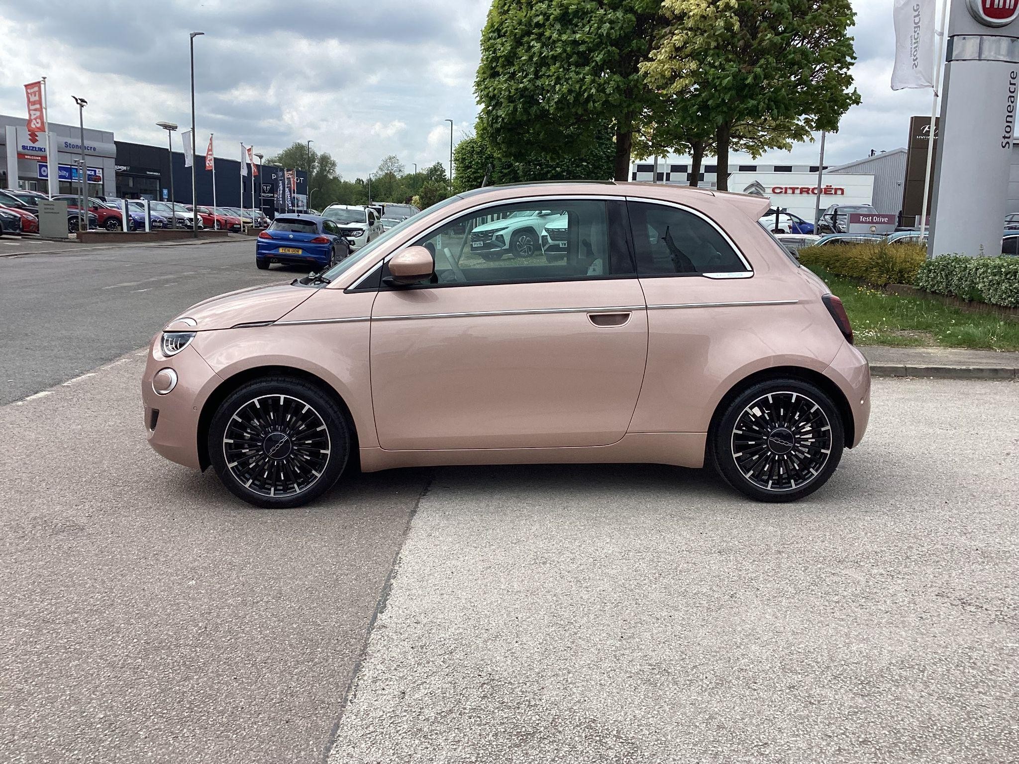 Fiat 500 Electric Image 6