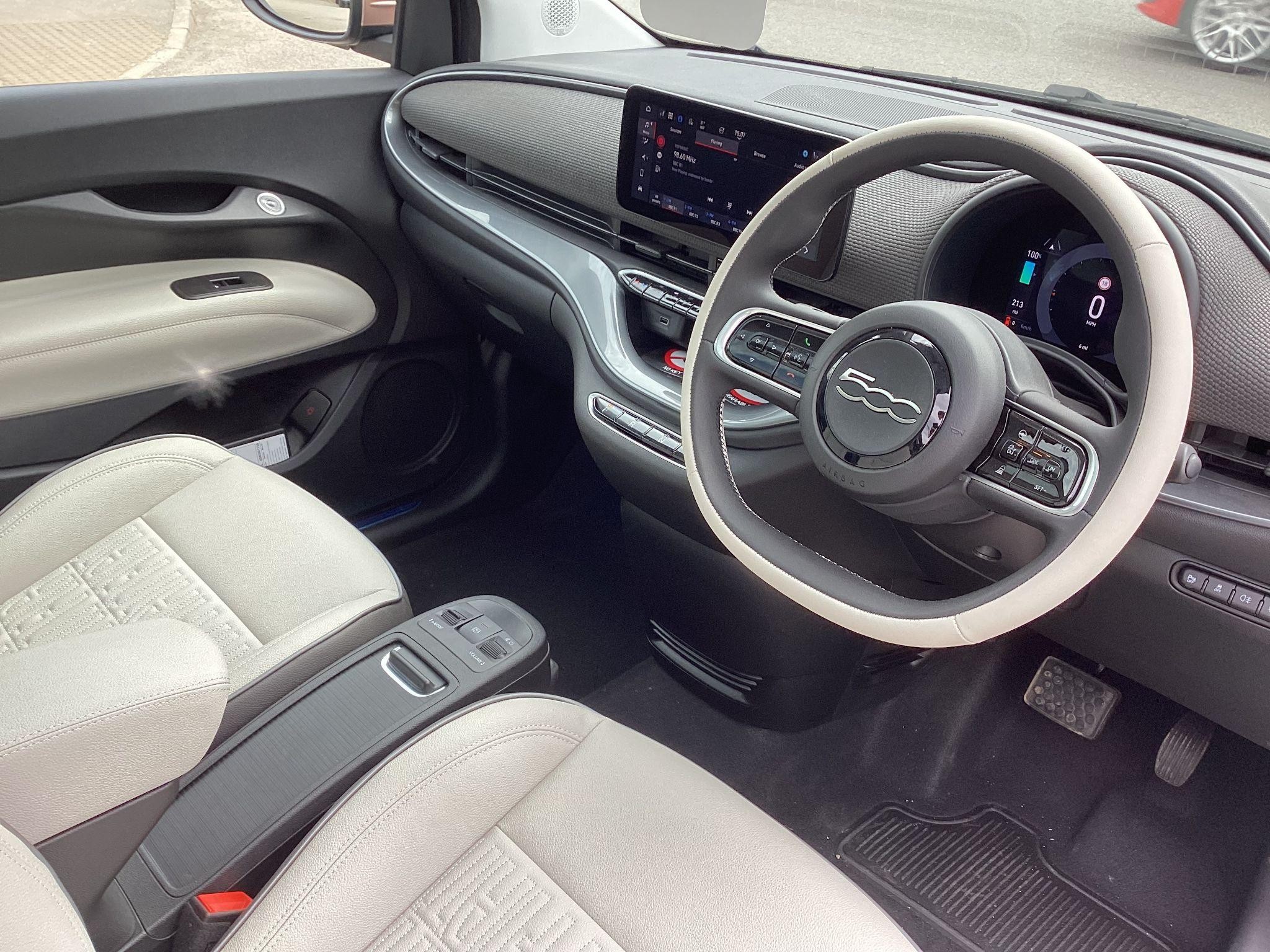 Fiat 500 Electric Image 11