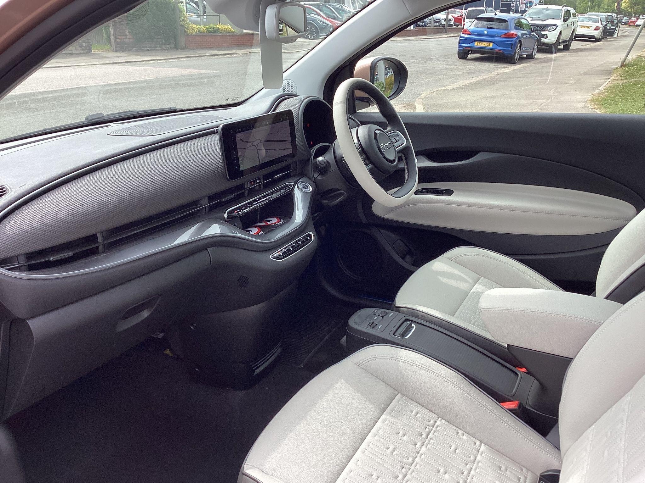 Fiat 500 Electric Image 13