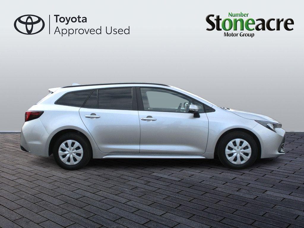 Toyota Corolla Commercial Image 4