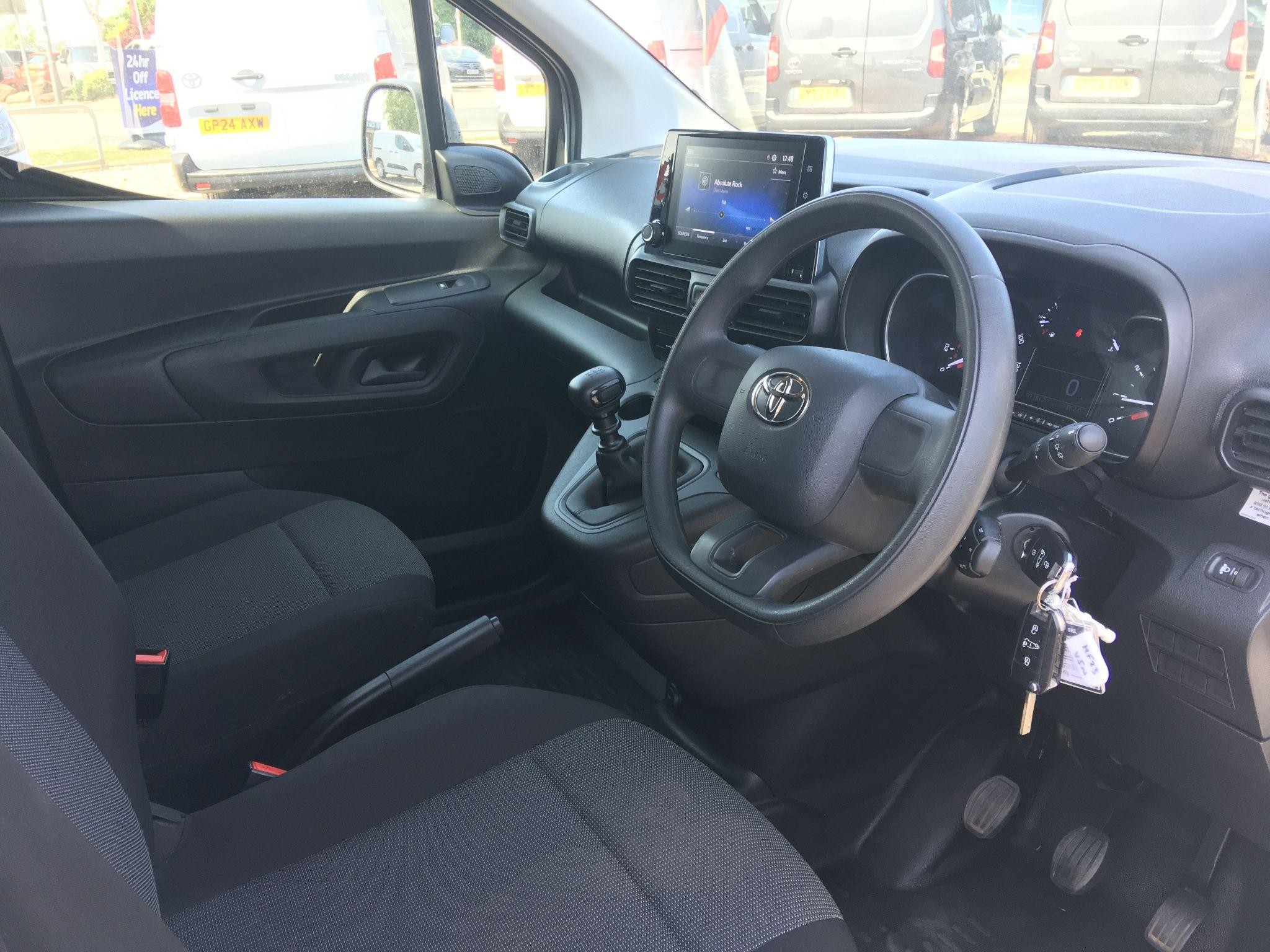 Toyota Proace City Image 13
