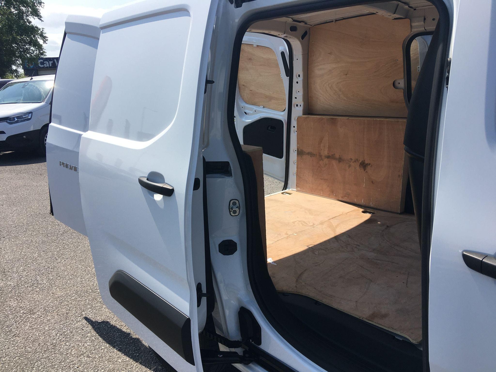 Toyota Proace City Image 23