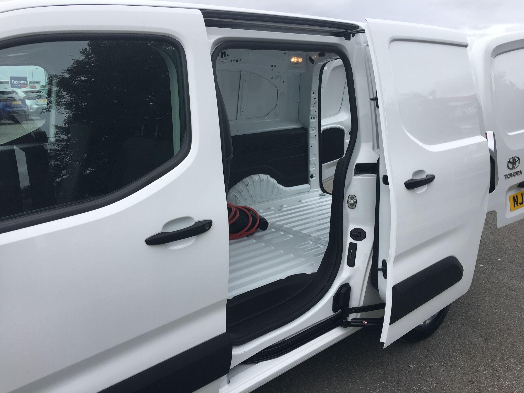 Toyota Proace City Image 22