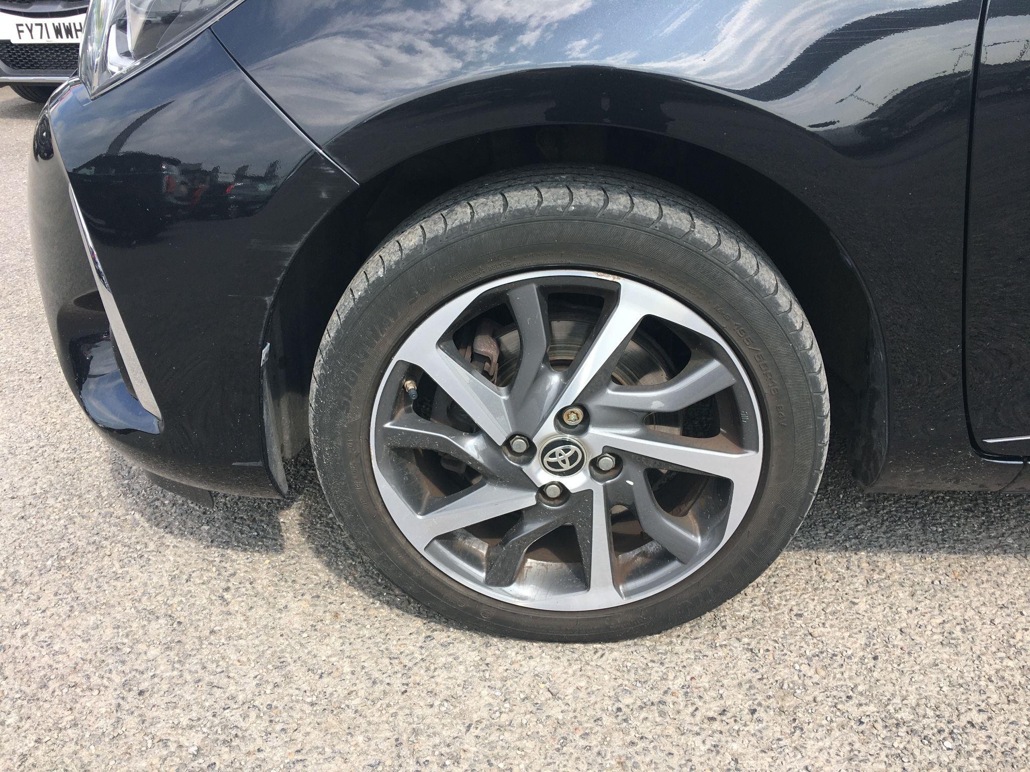 Toyota Yaris Image 11