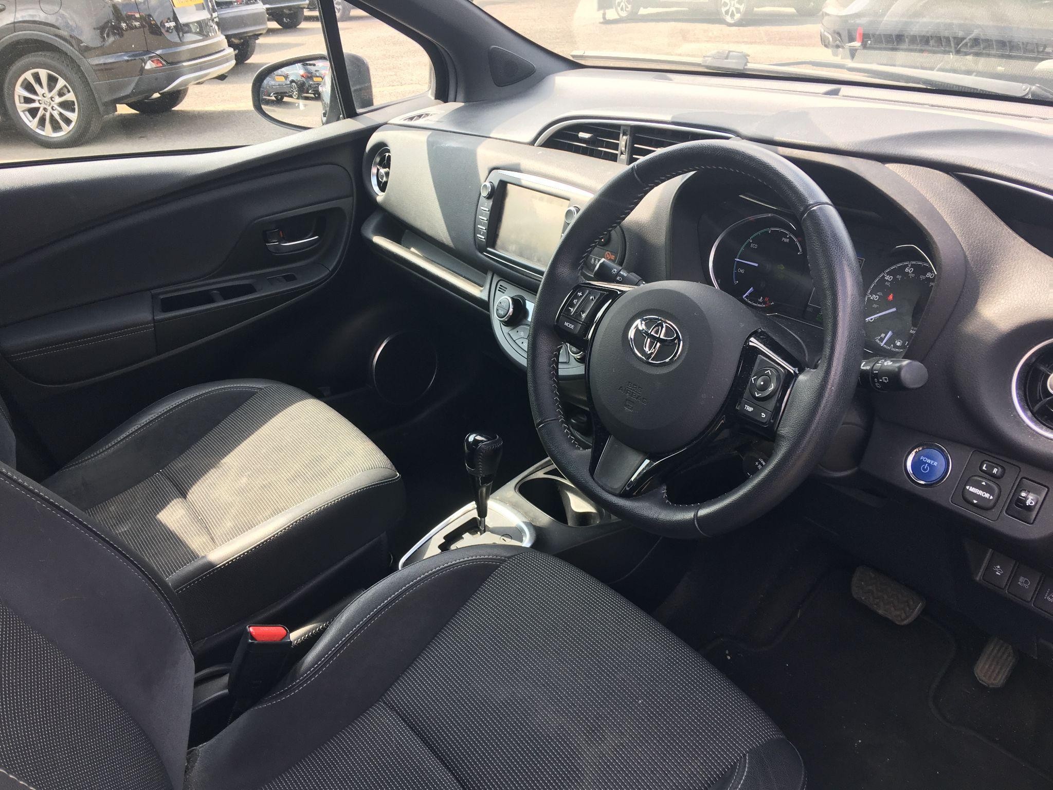 Toyota Yaris Image 13