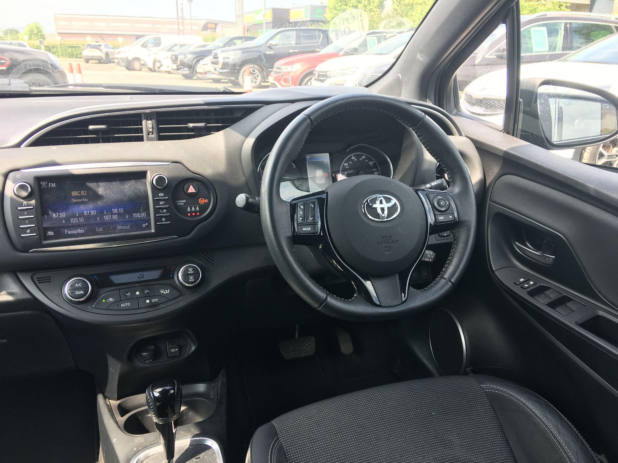 Toyota Yaris Image 14