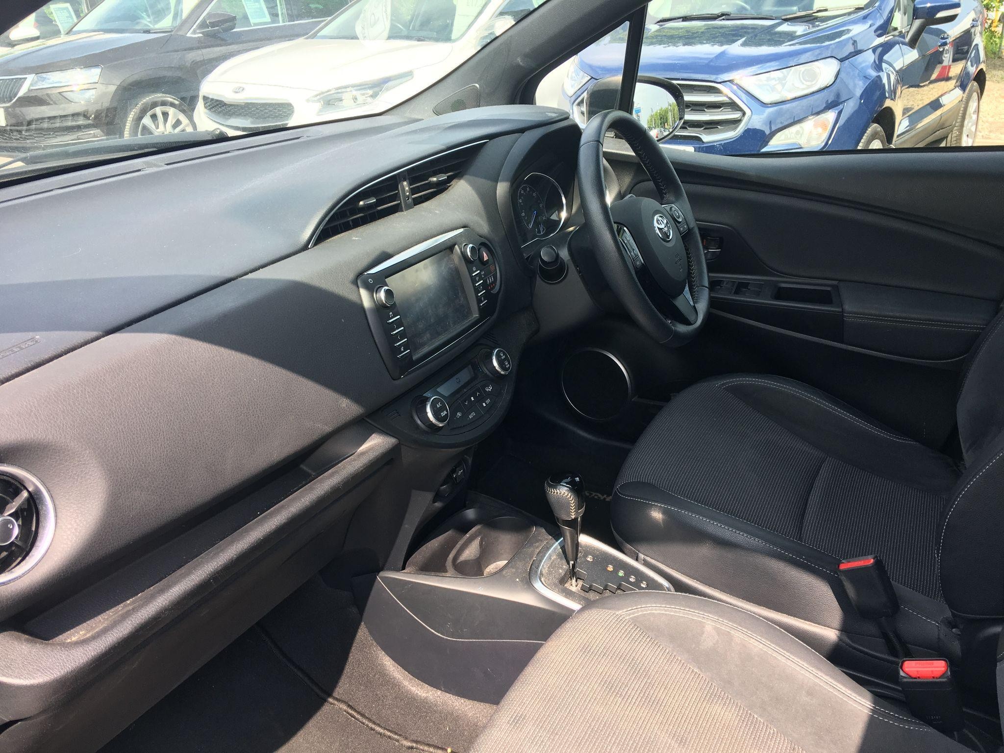 Toyota Yaris Image 15