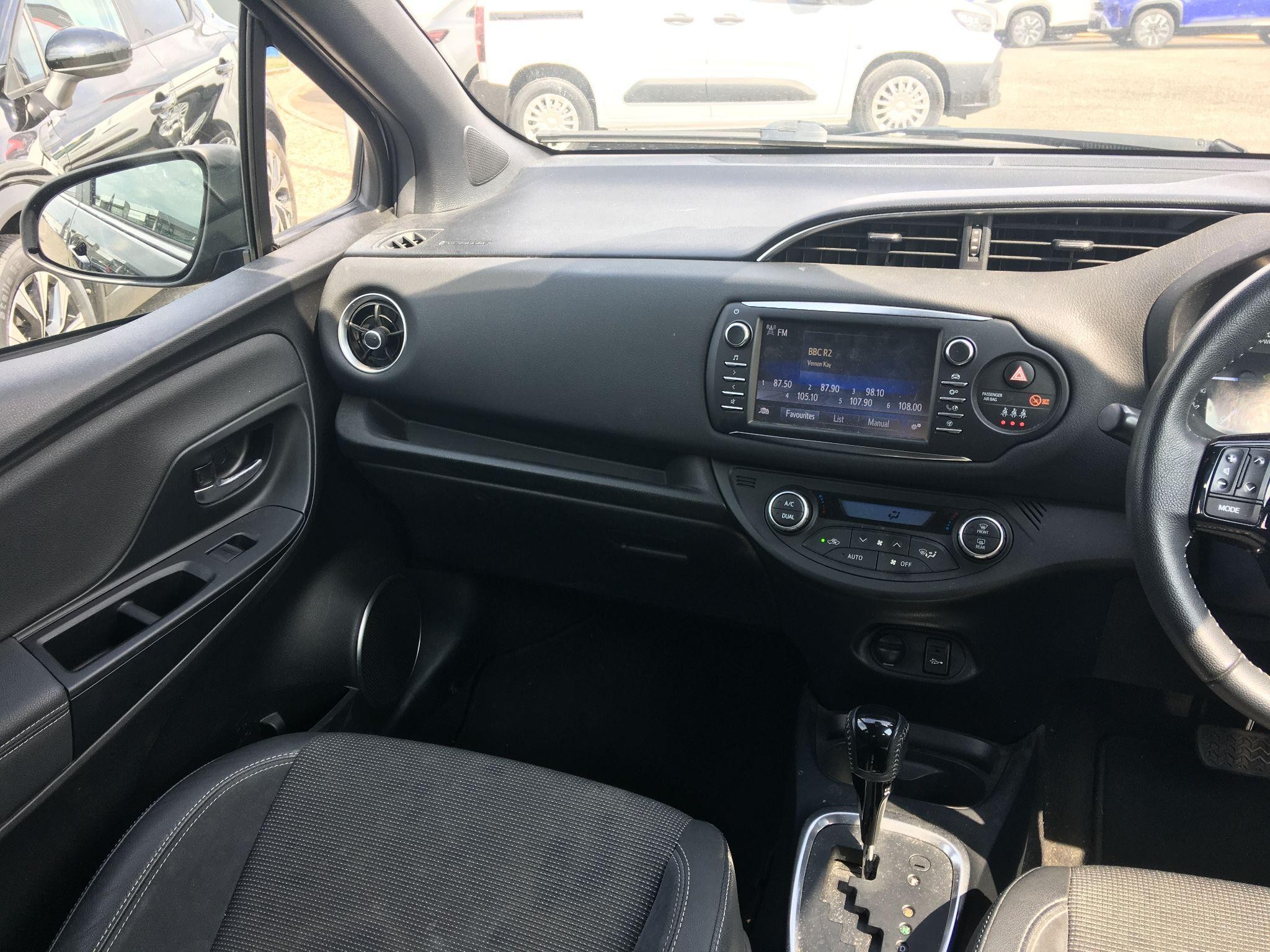 Toyota Yaris Image 16