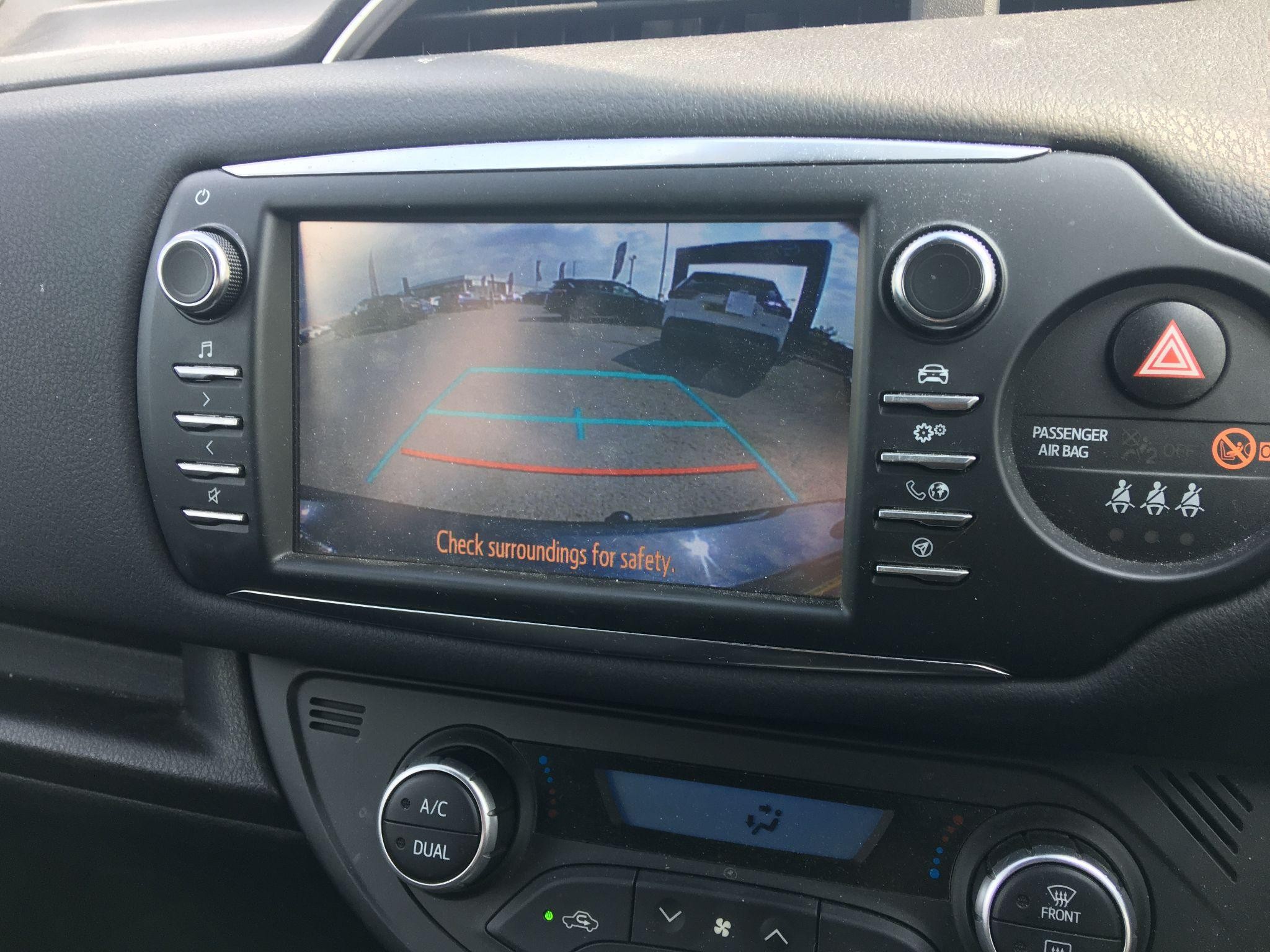 Toyota Yaris Image 18
