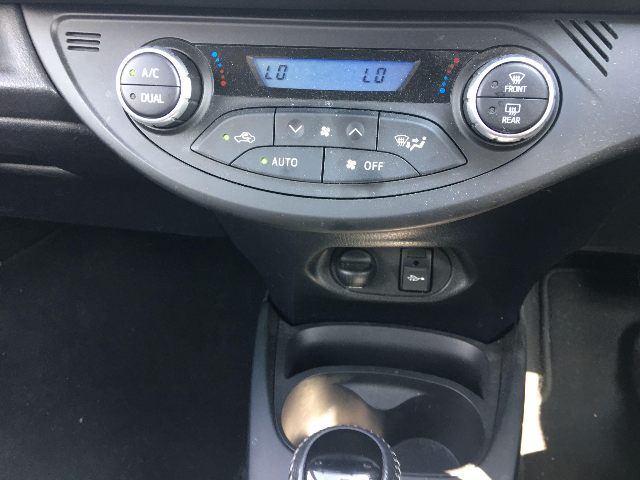 Toyota Yaris Image 32
