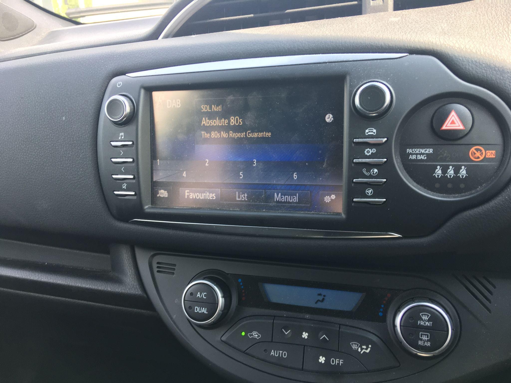 Toyota Yaris Image 33