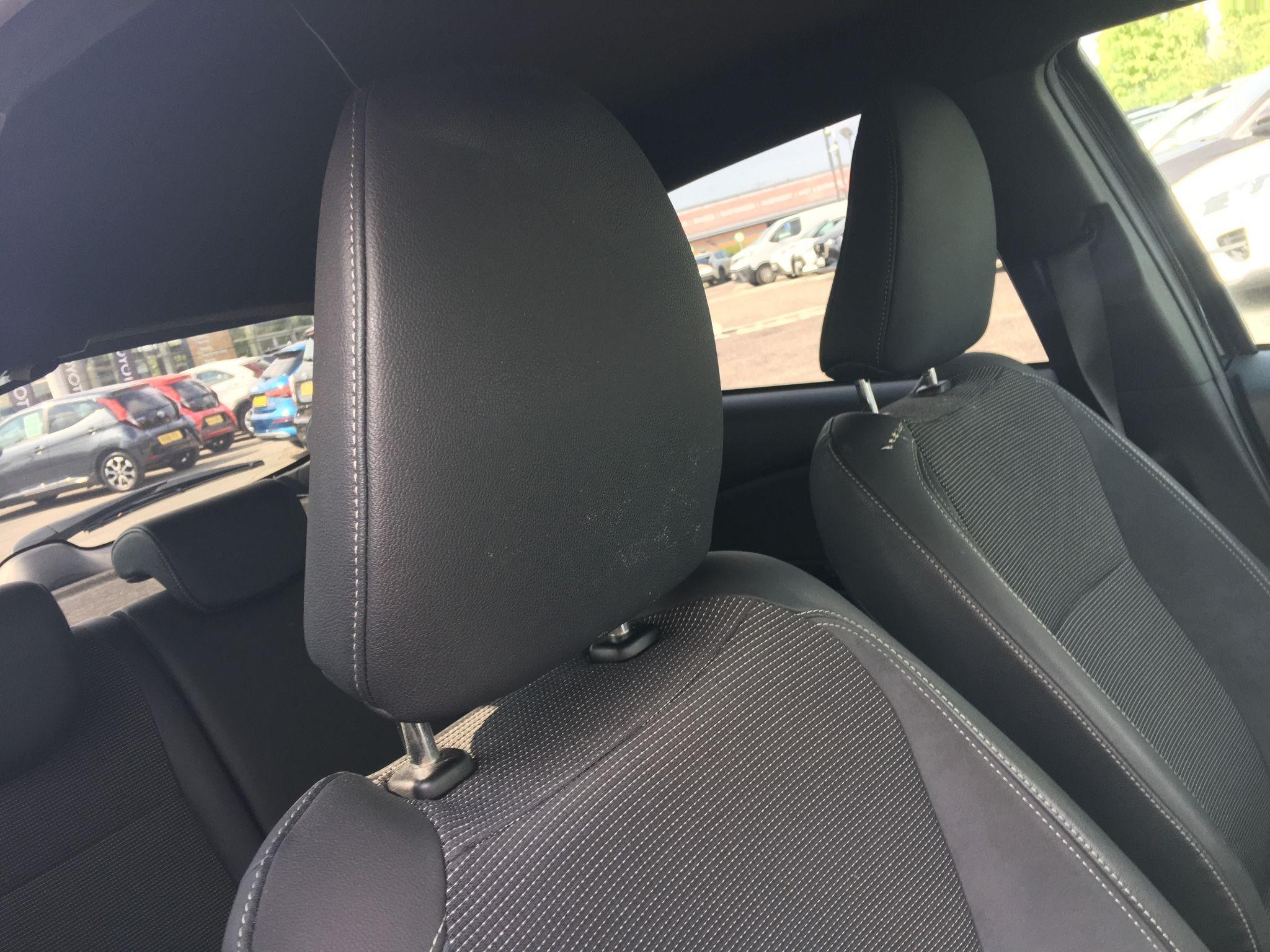 Toyota Yaris Image 37