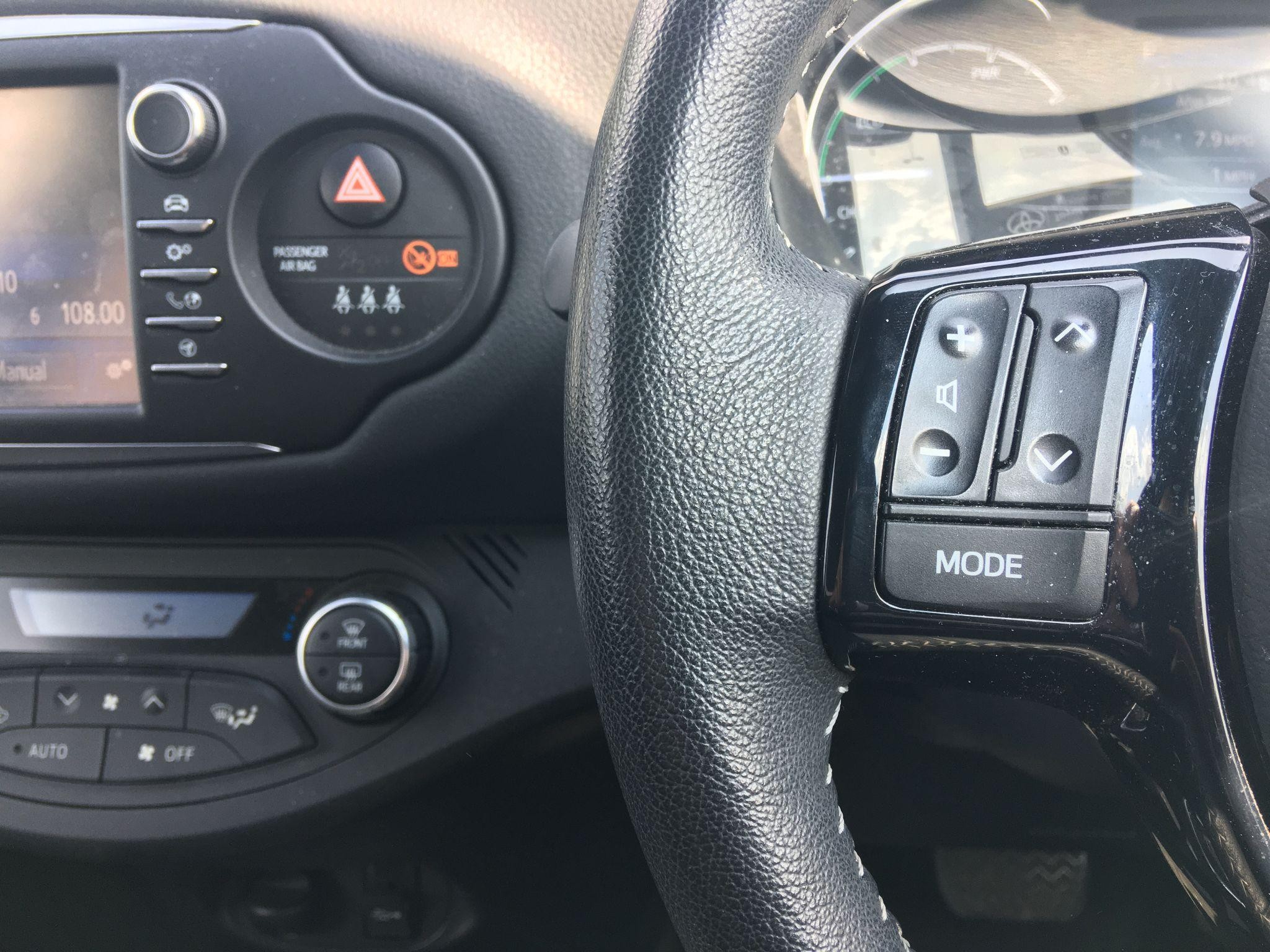 Toyota Yaris Image 38
