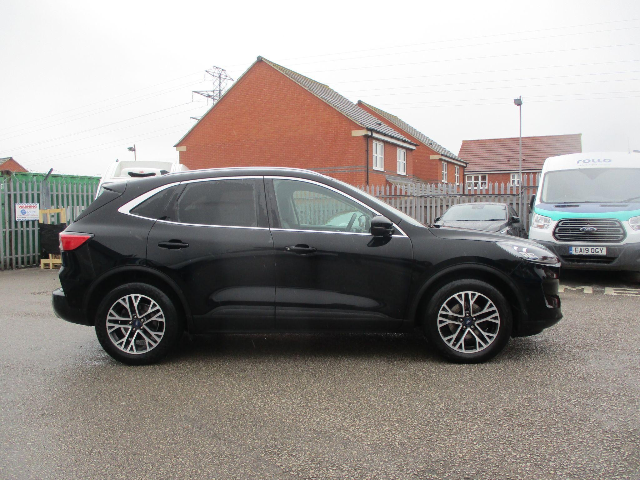 Ford Kuga Image 2