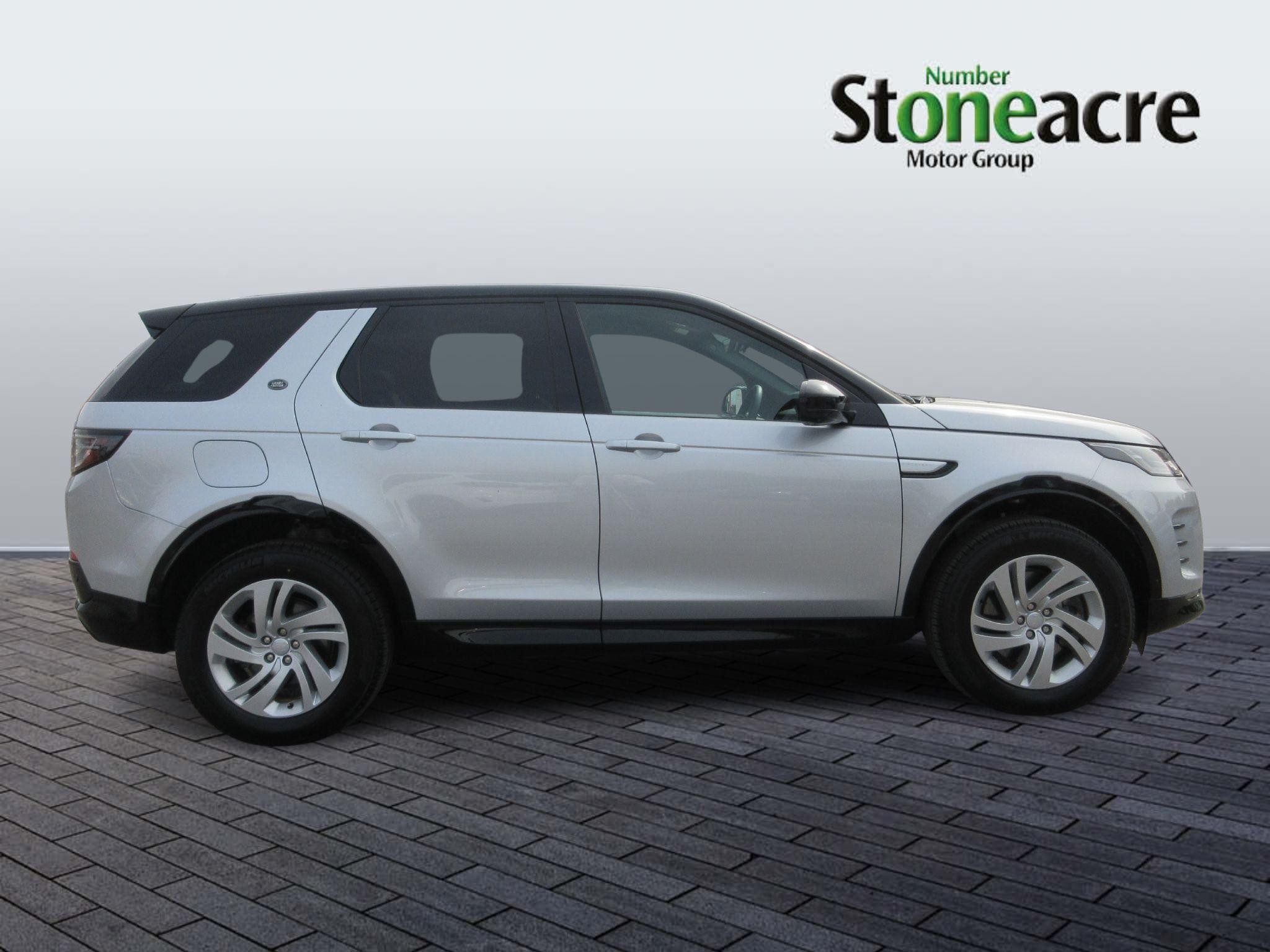 Land Rover Discovery Sport Image 8