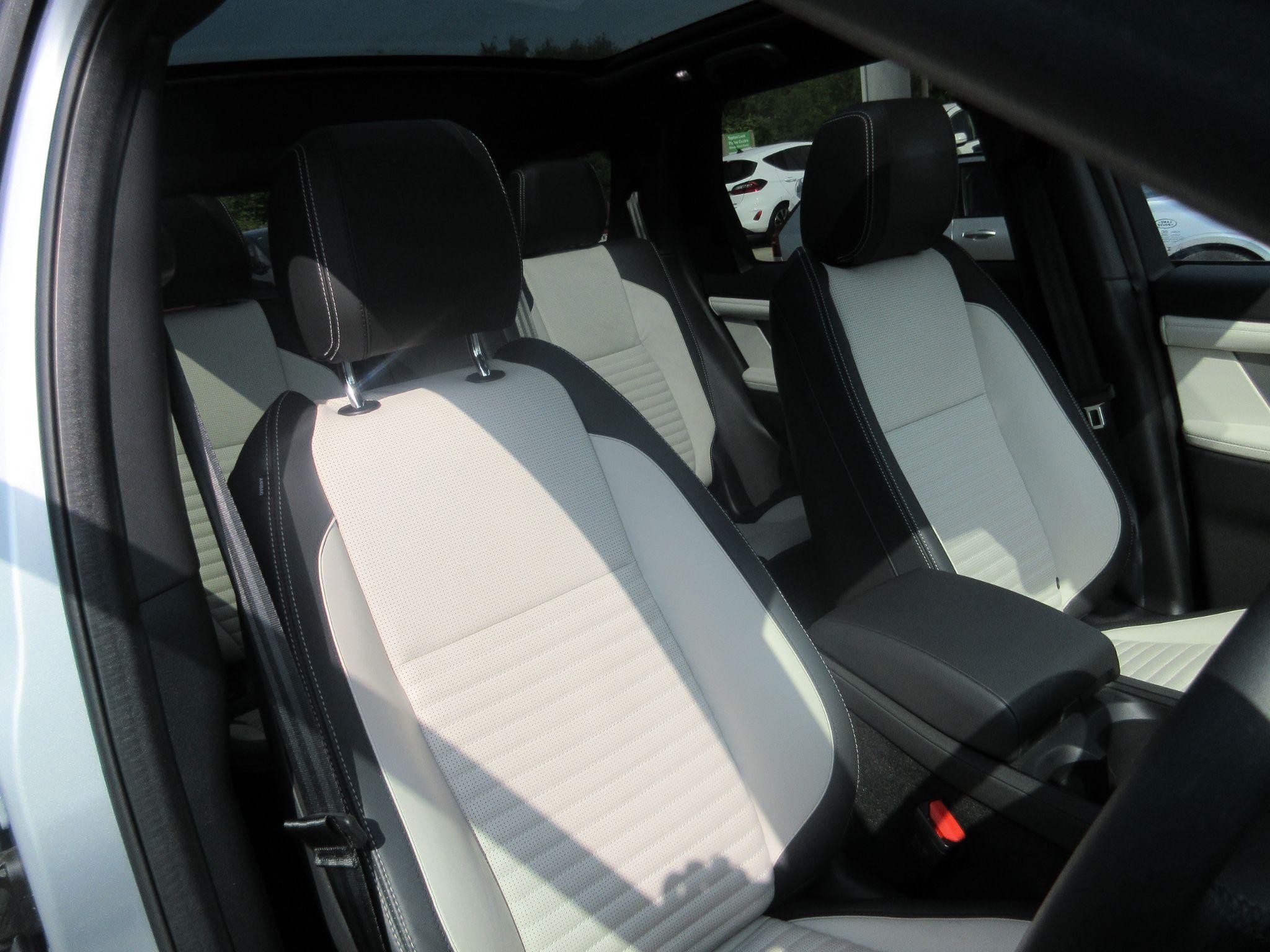 Land Rover Discovery Sport Image 13