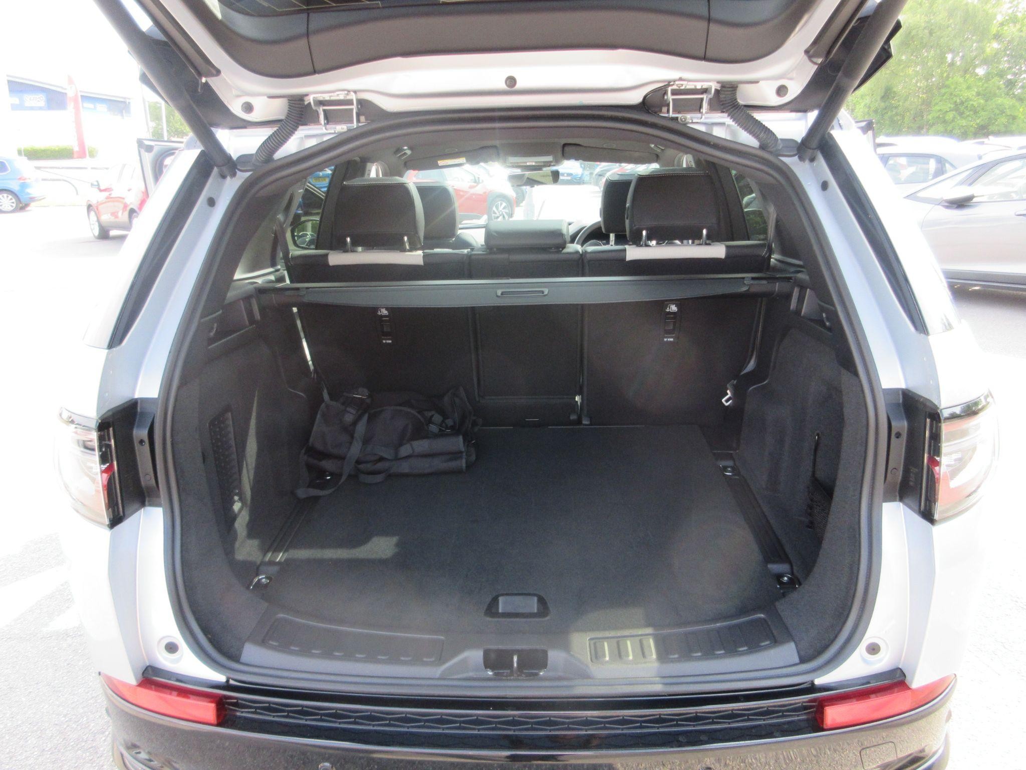 Land Rover Discovery Sport Image 16