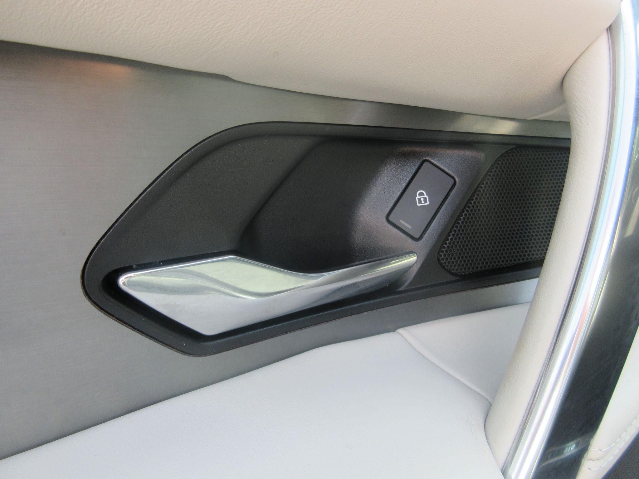 Land Rover Discovery Sport Image 18