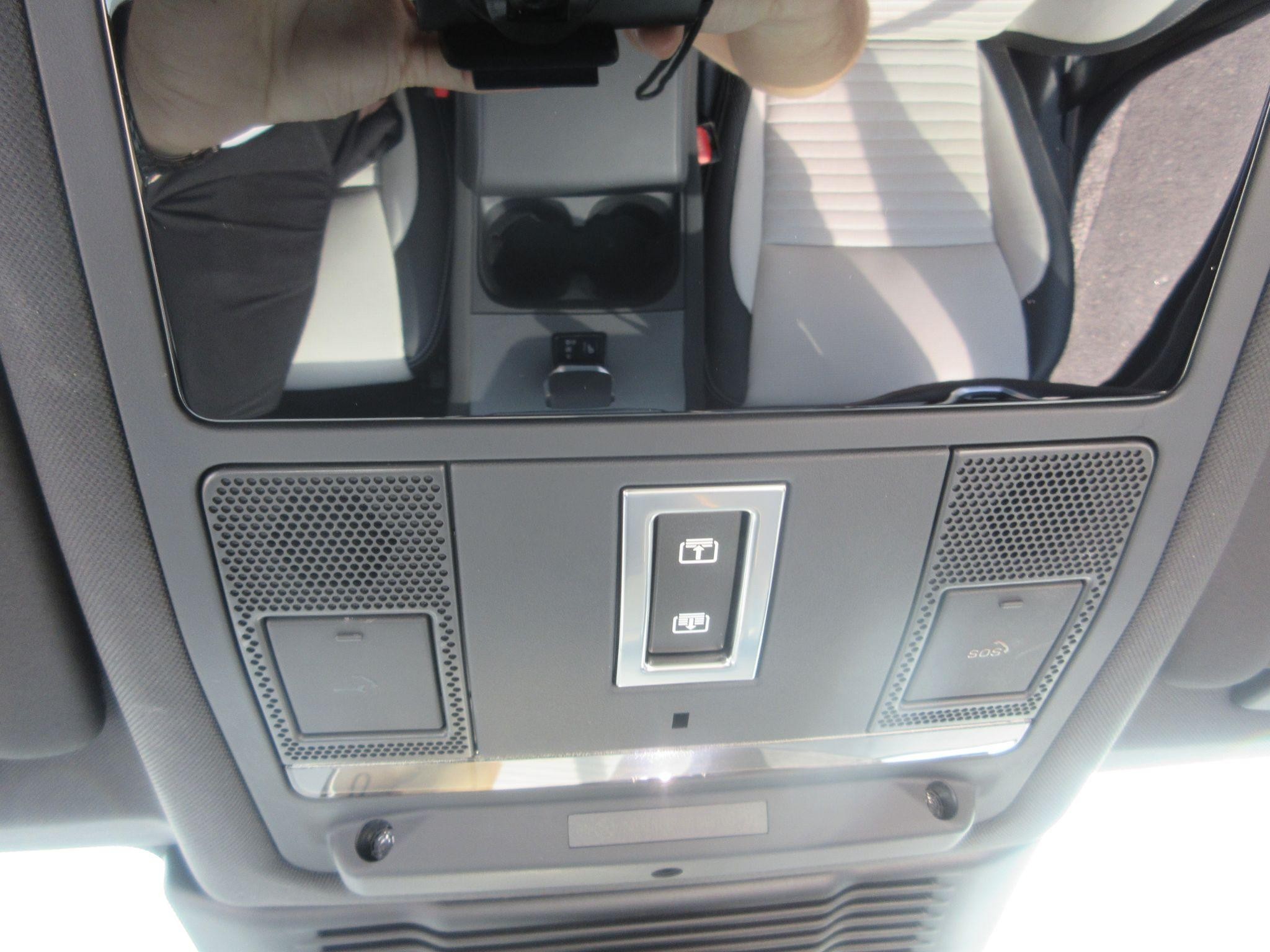 Land Rover Discovery Sport Image 26
