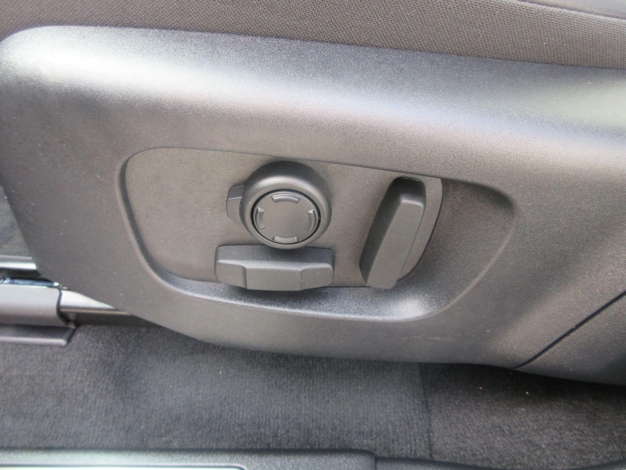 Land Rover Discovery Sport Image 28