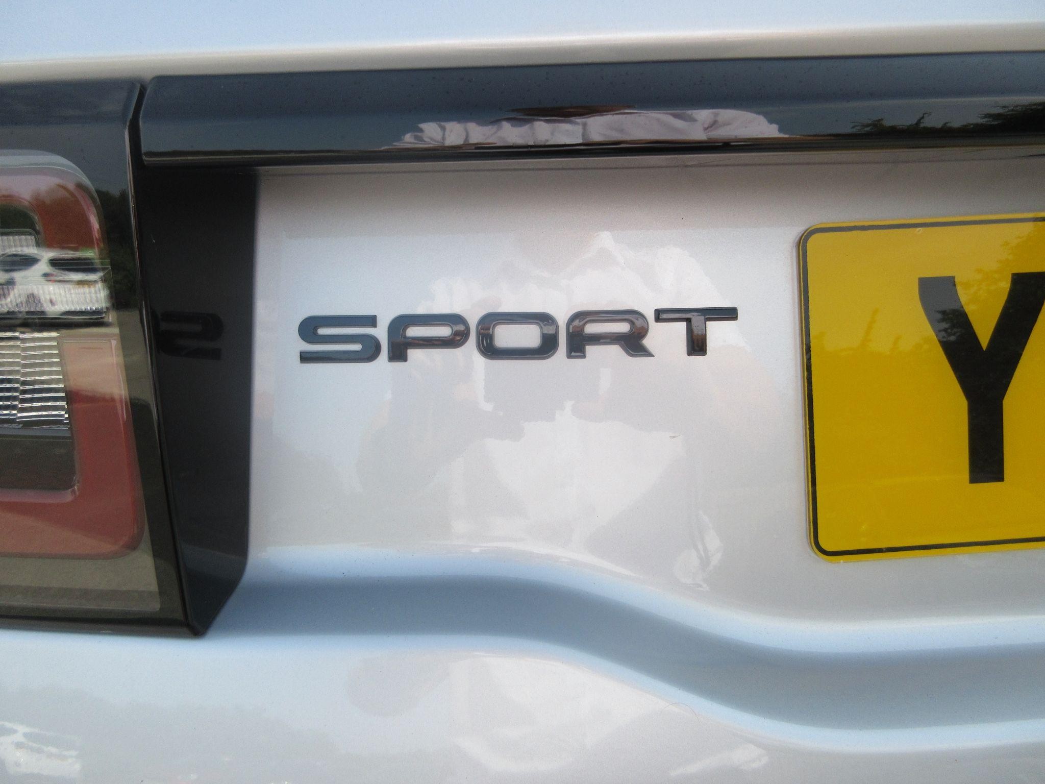 Land Rover Discovery Sport Image 33