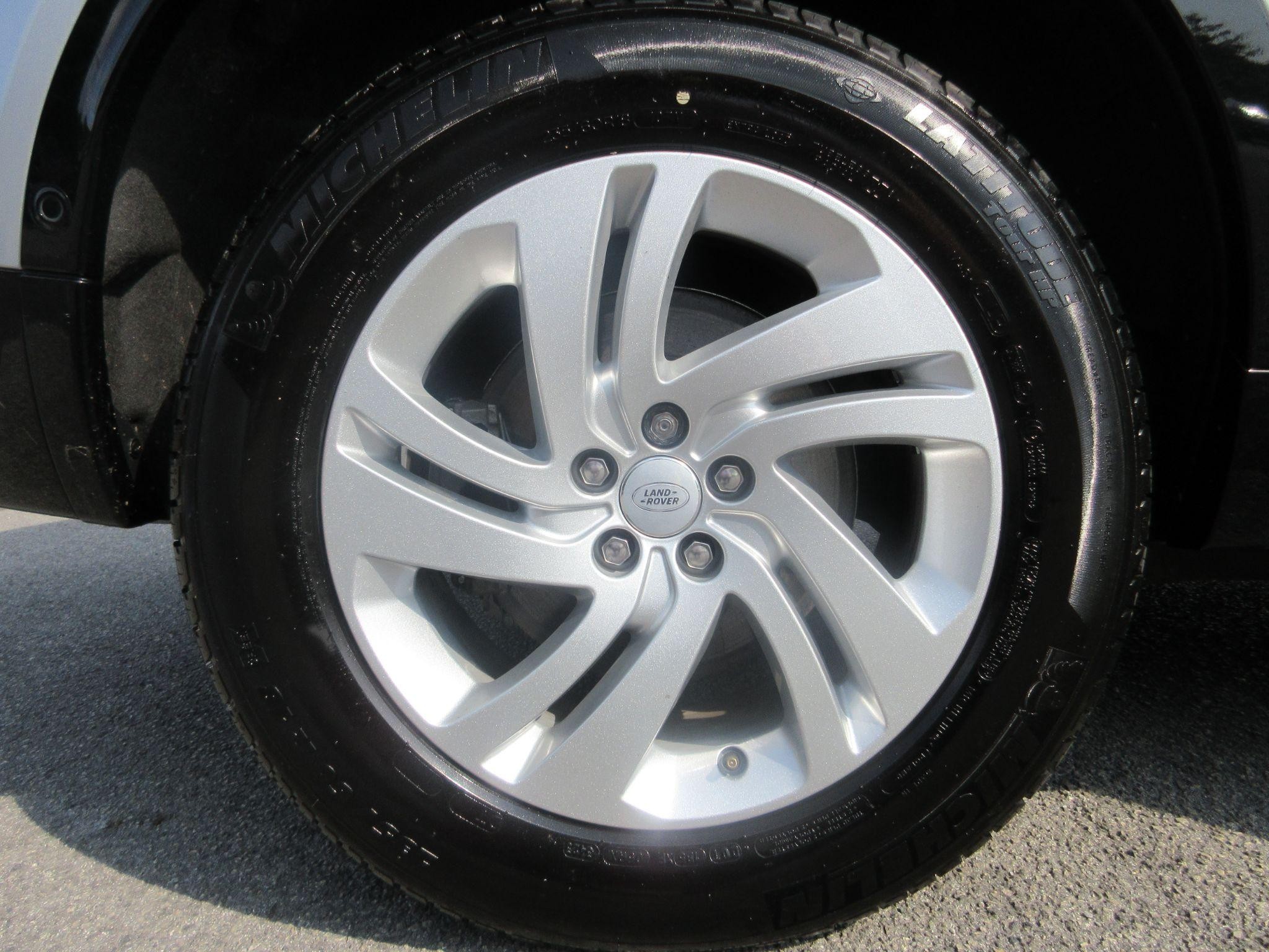 Land Rover Discovery Sport Image 35