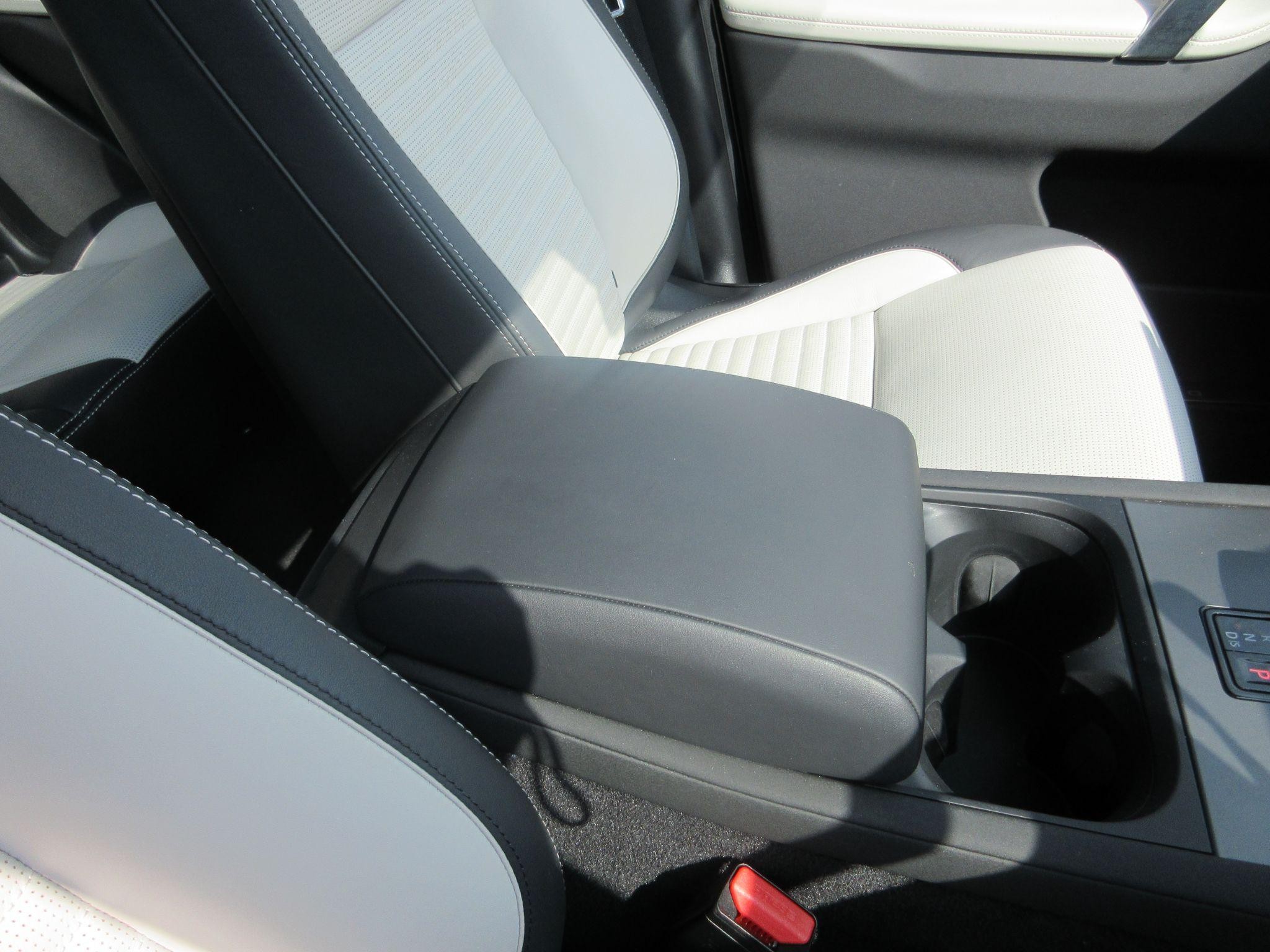 Land Rover Discovery Sport Image 40
