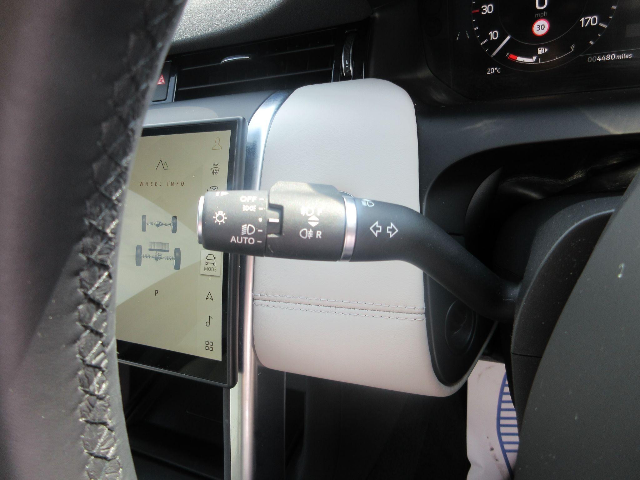 Land Rover Discovery Sport Image 41
