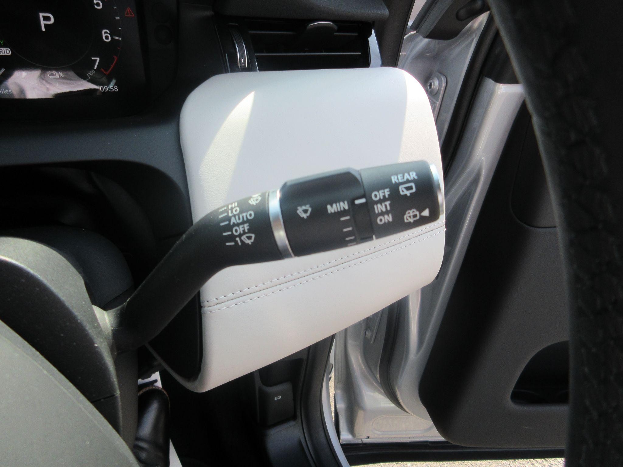 Land Rover Discovery Sport Image 42