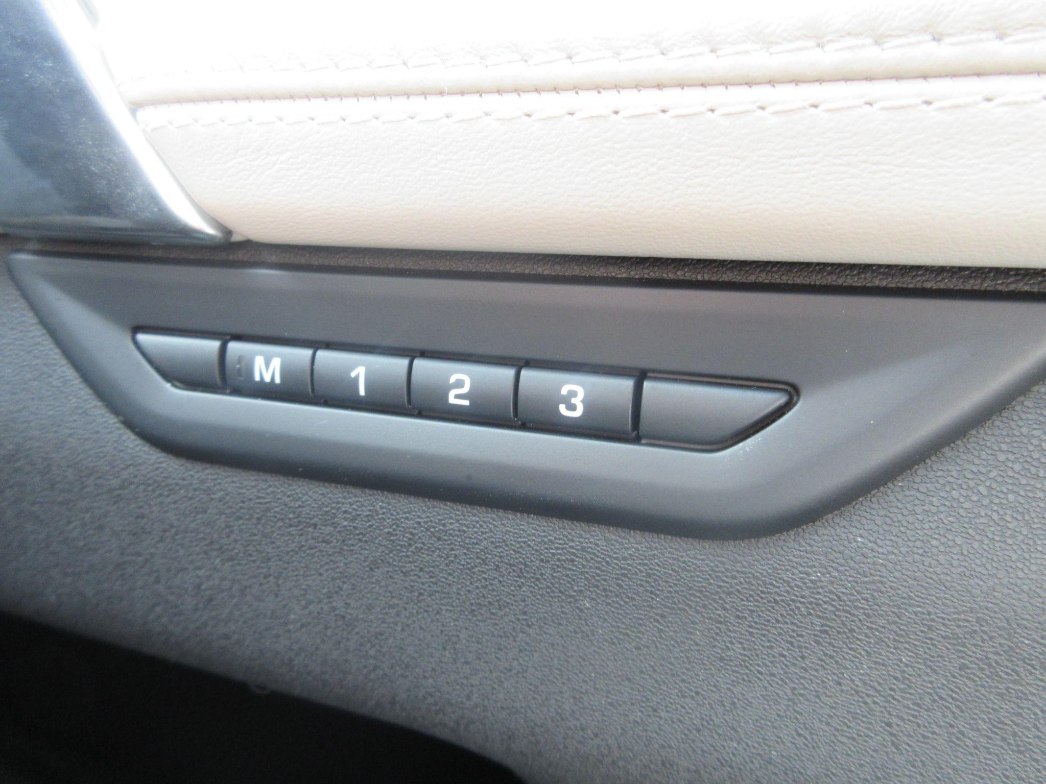Land Rover Discovery Sport Image 45