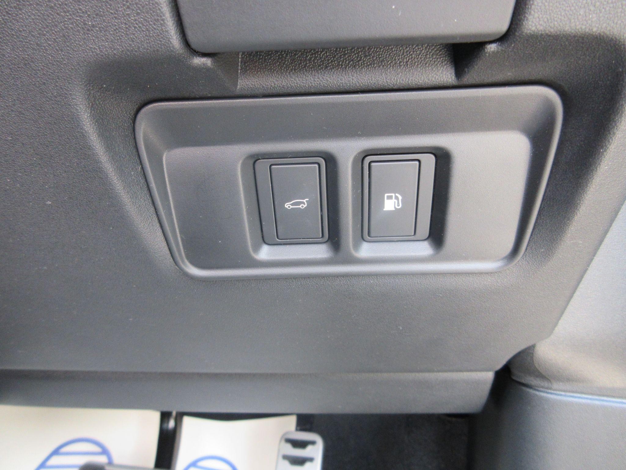 Land Rover Discovery Sport Image 49